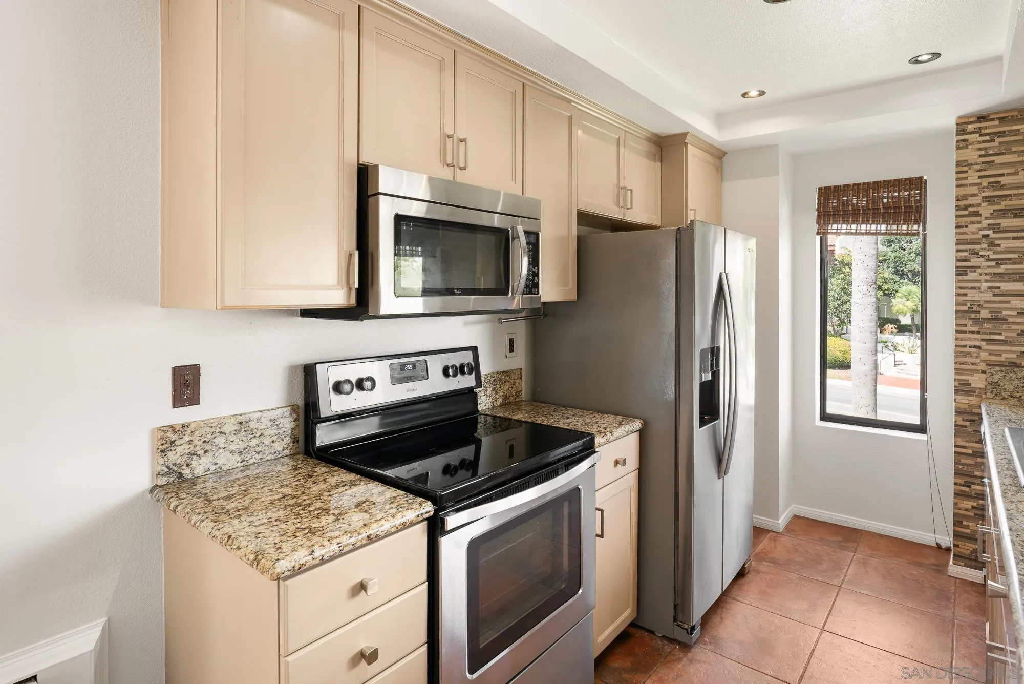 6736 Oakridge Road Unit: 211