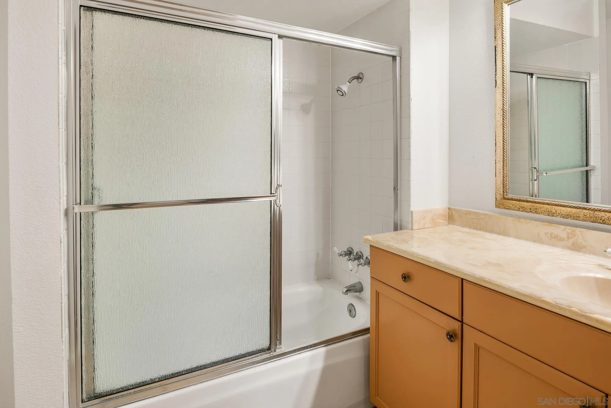 6736 Oakridge Road Unit: 211