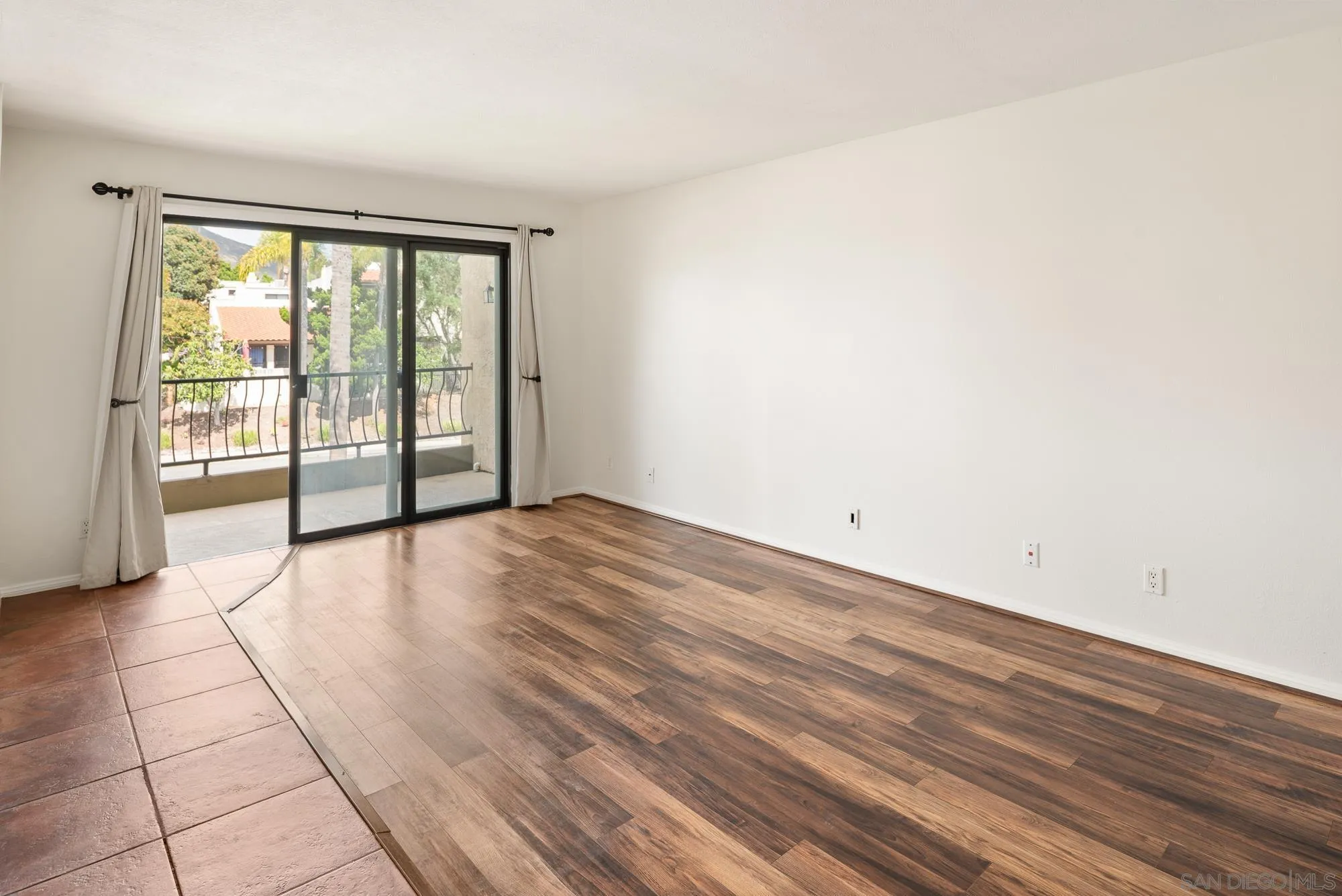 6736 Oakridge Road Unit: 211