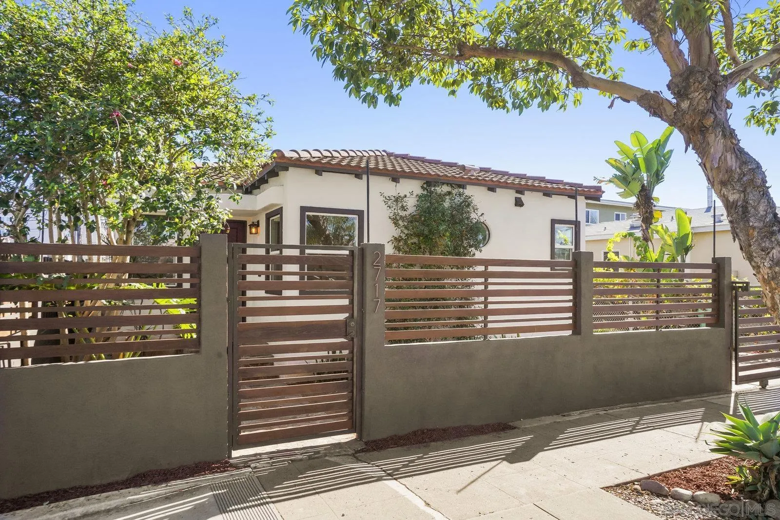 2717 Meade Ave