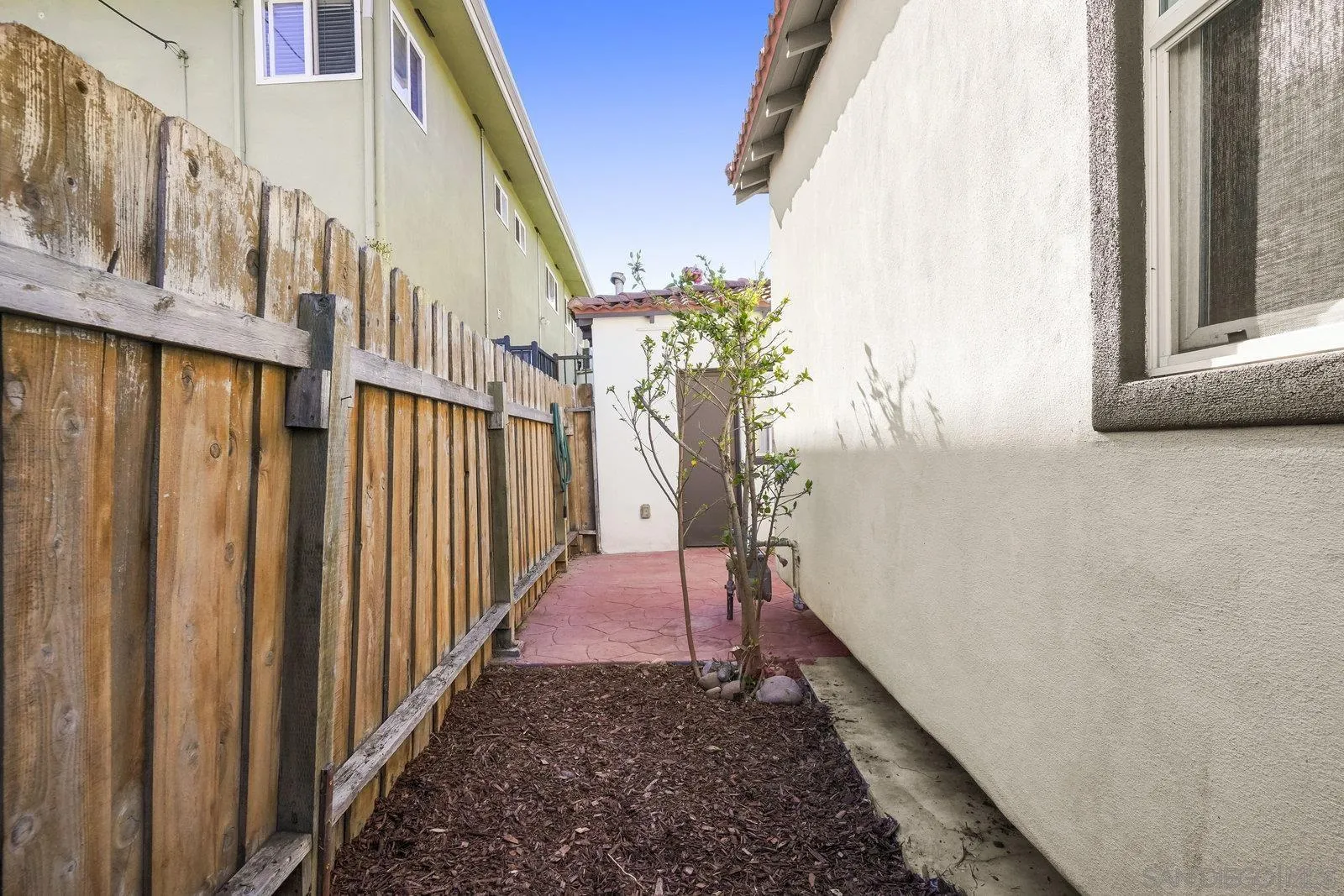 2717 Meade Ave