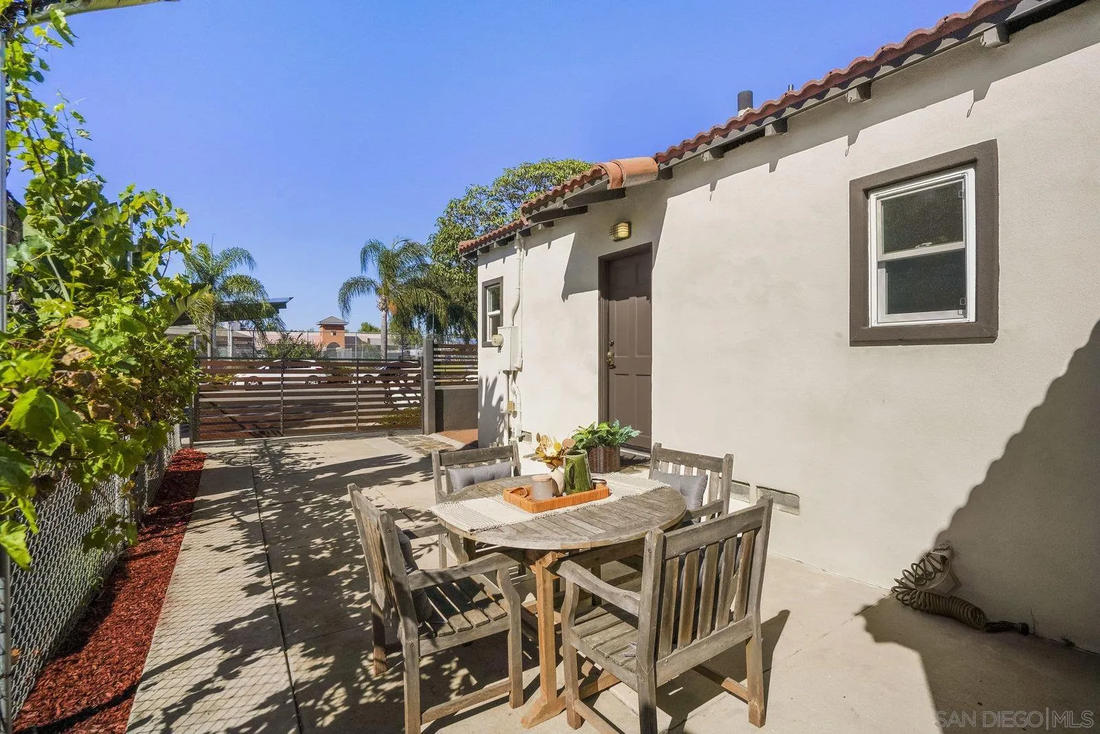 2717 Meade Ave
