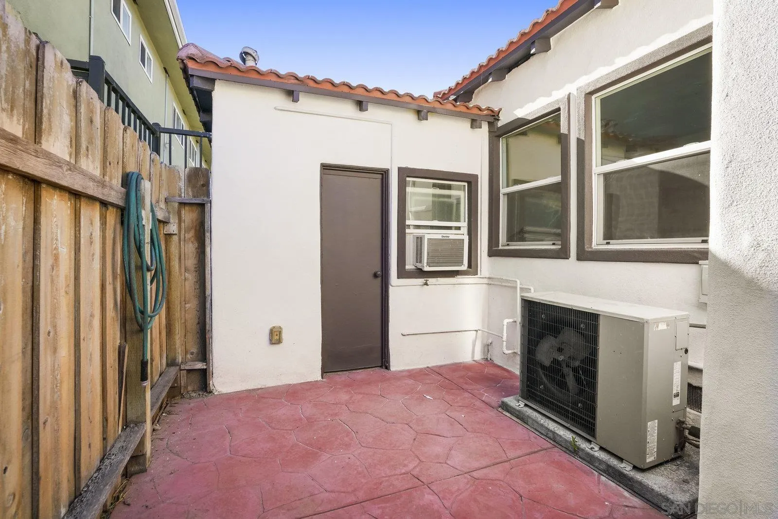 2717 Meade Ave