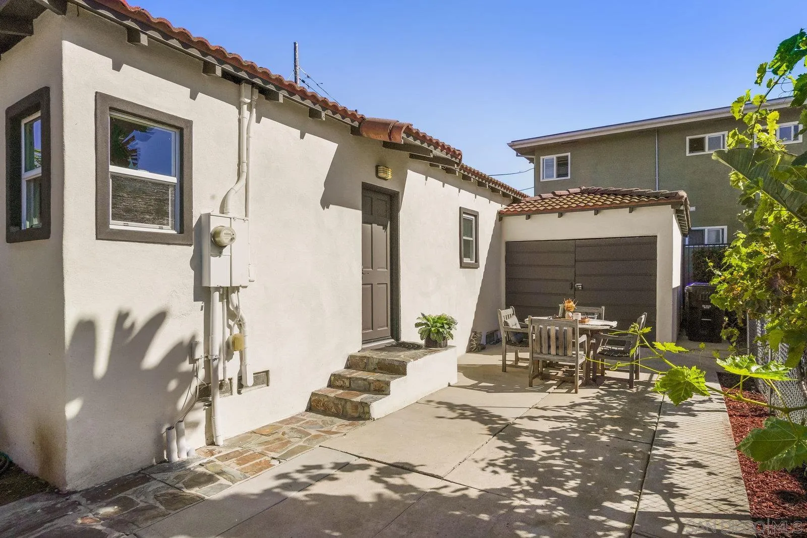 2717 Meade Ave