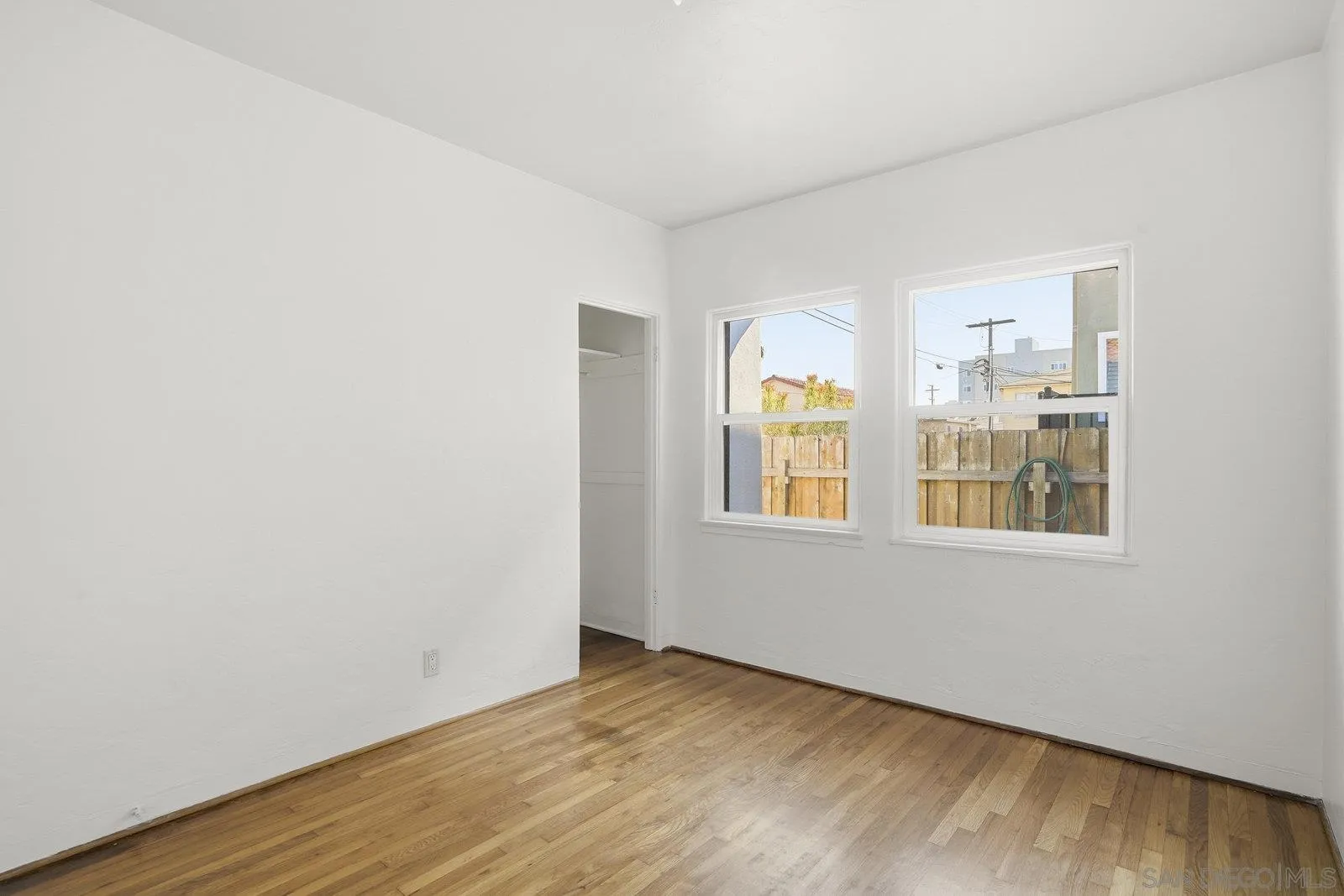 2717 Meade Ave