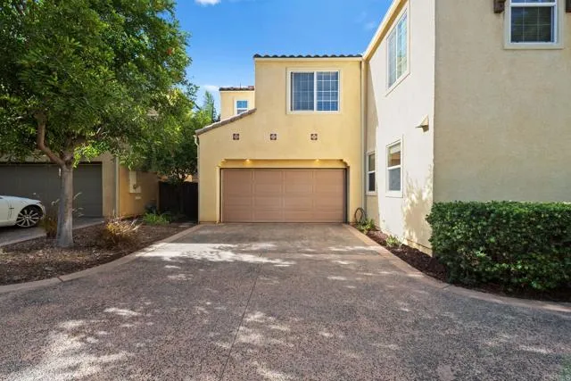 914 Mira Lago Way