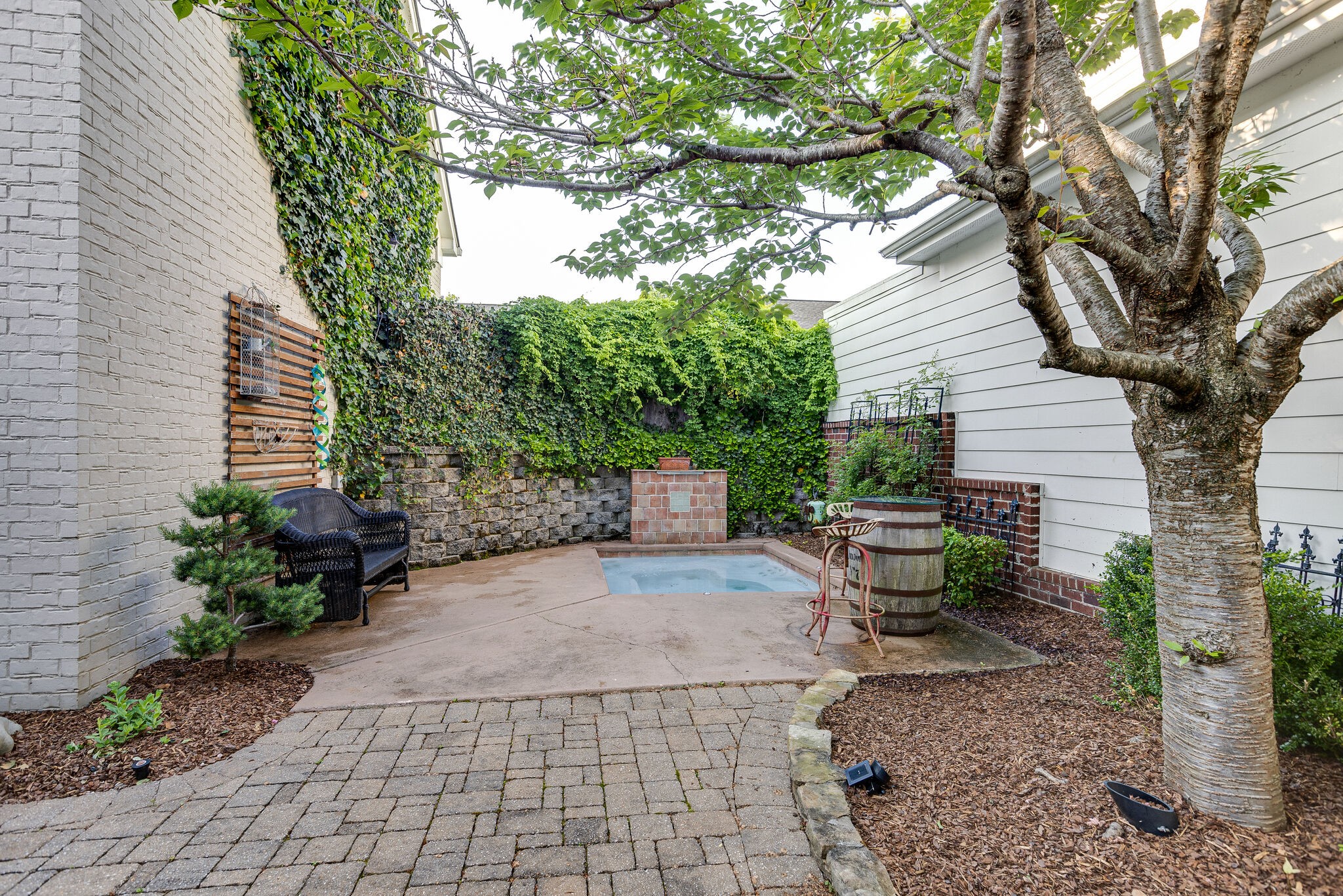 702 Pebble Springs Dr
