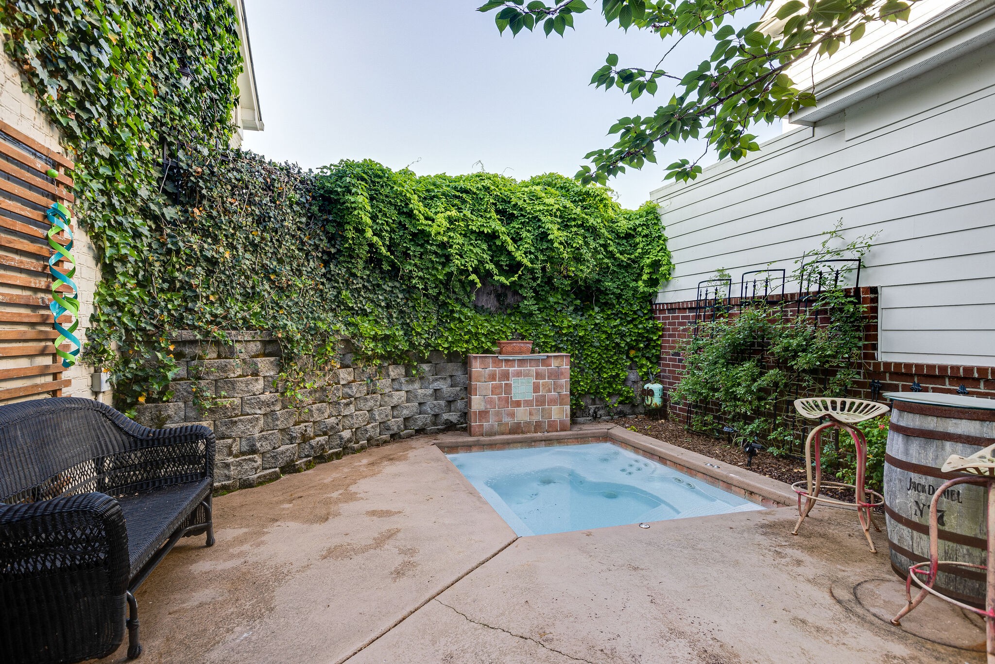 702 Pebble Springs Dr