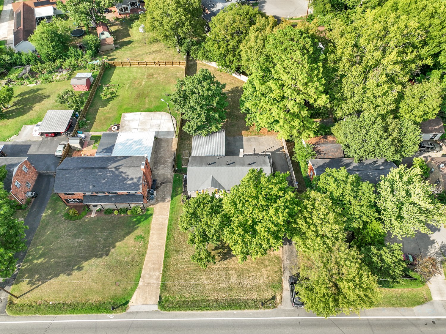 664 Harding Pl
