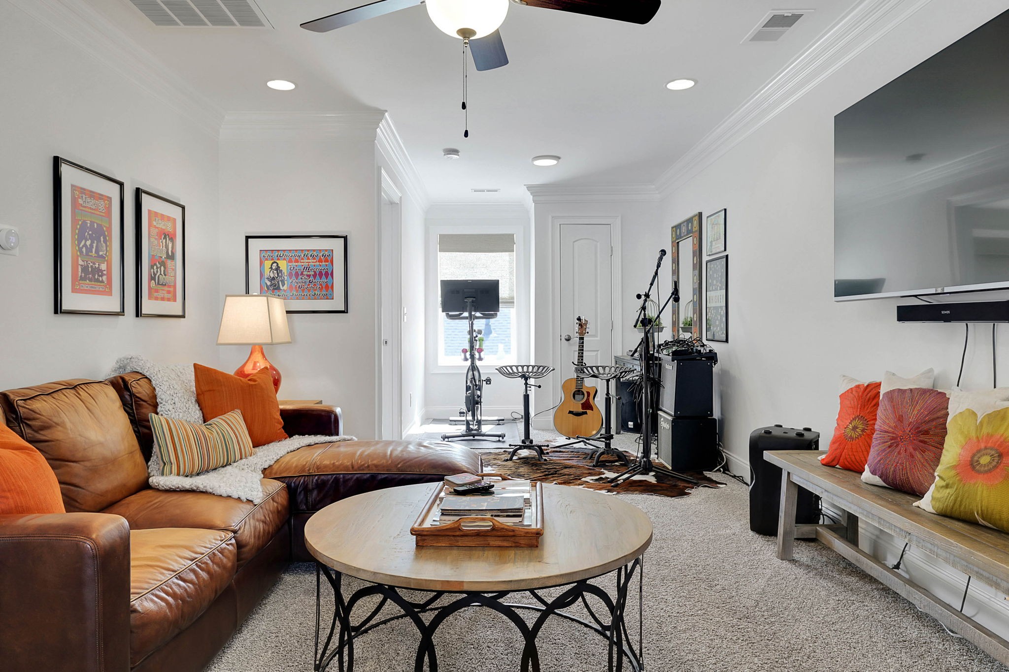 2043 Erwin St