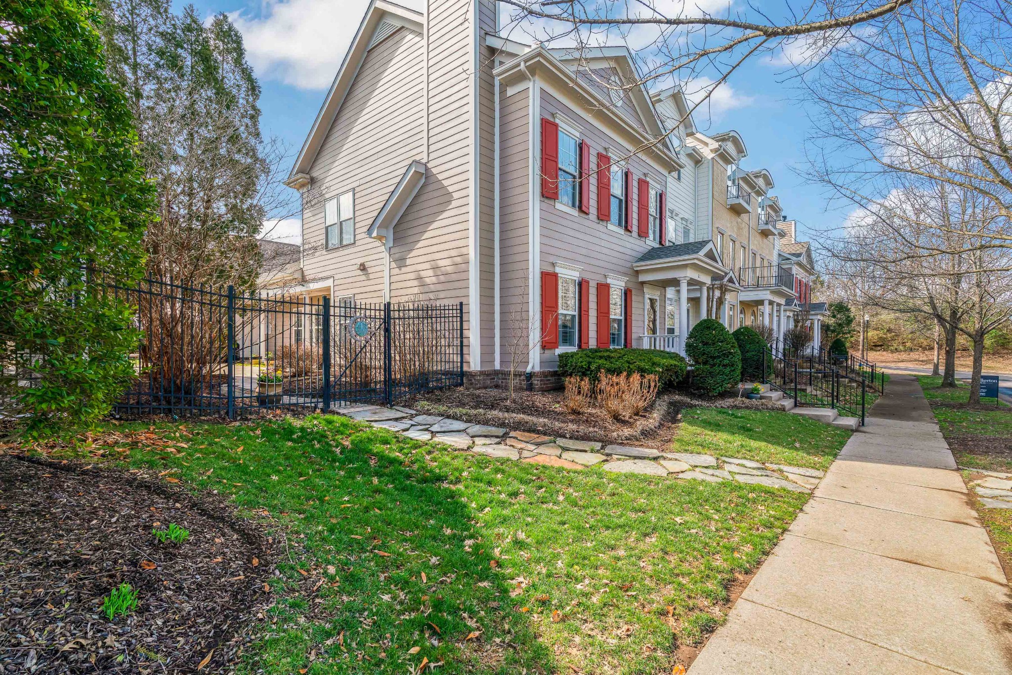 1211 Stoney Point Ln