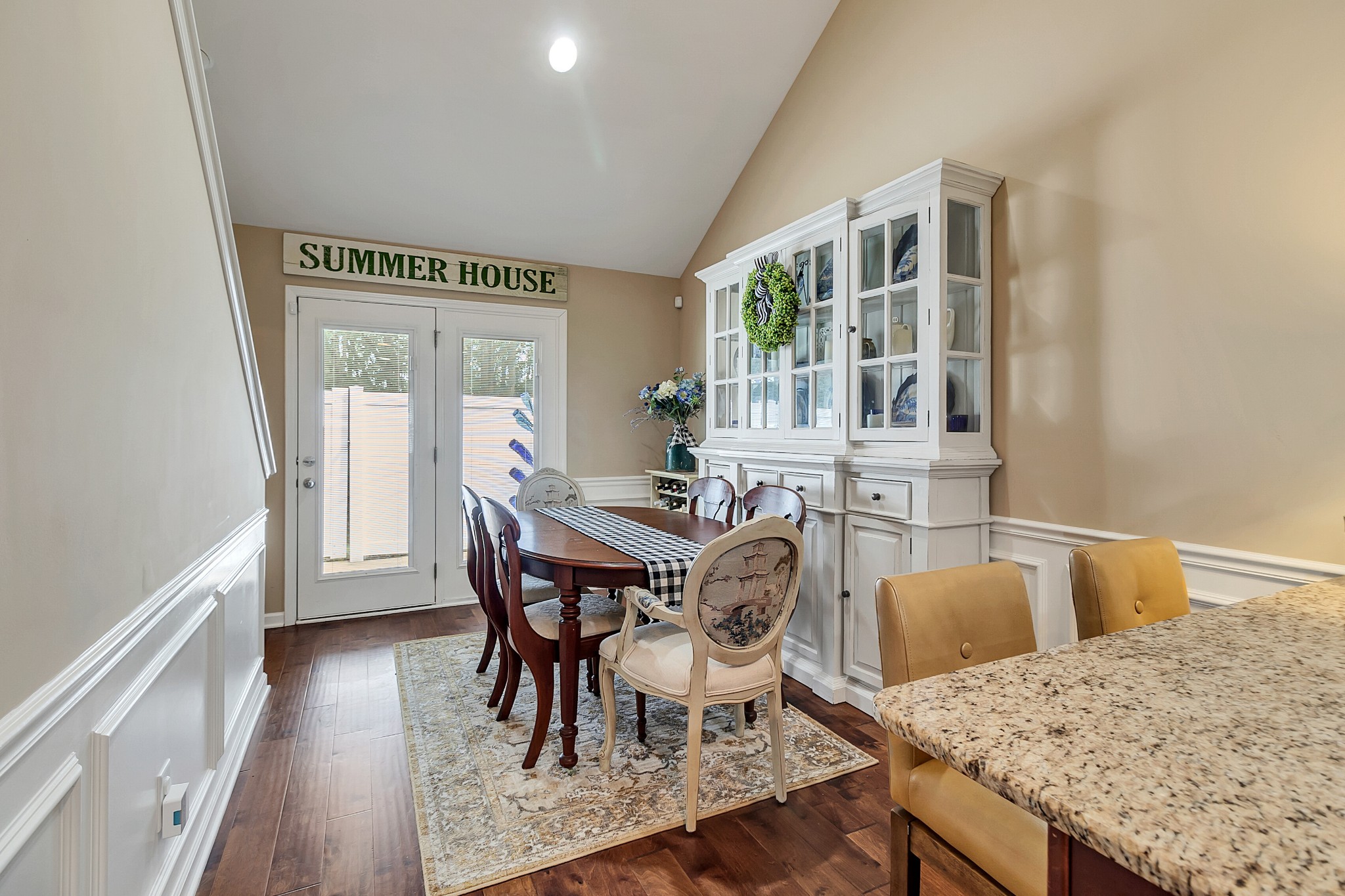 1048 Neeleys Bend