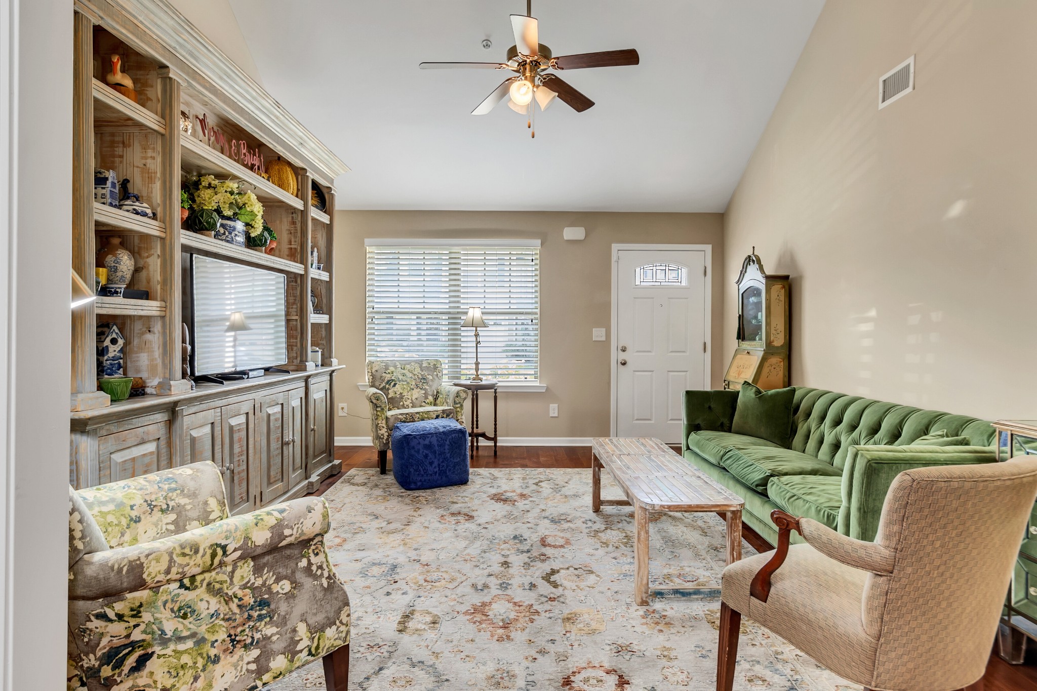 1048 Neeleys Bend