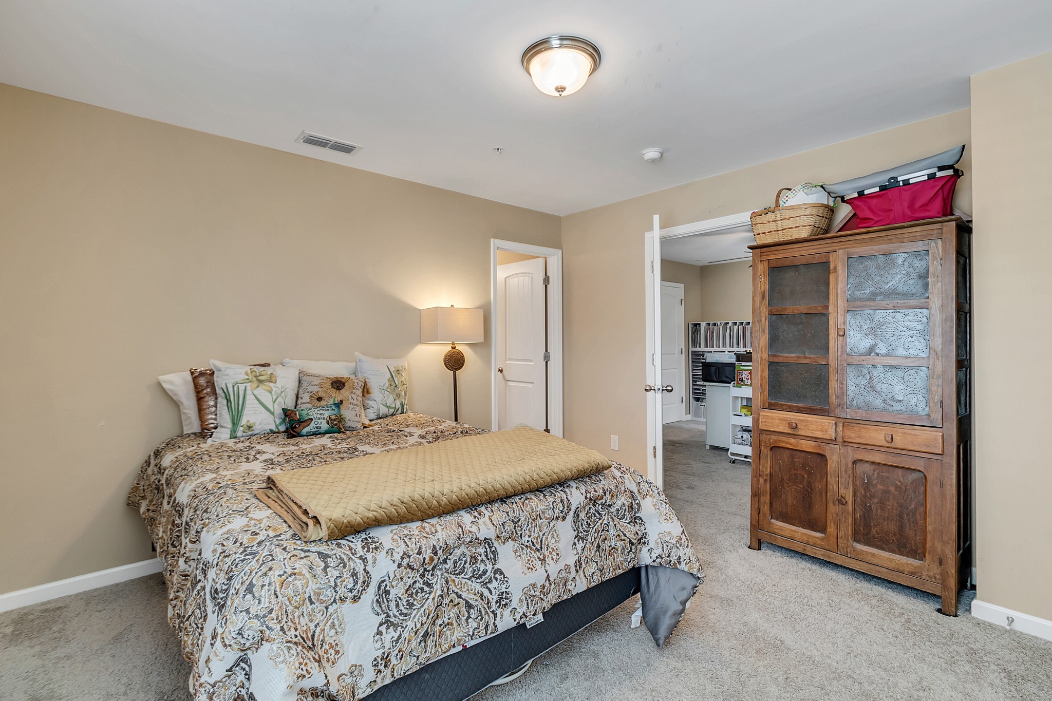 1048 Neeleys Bend