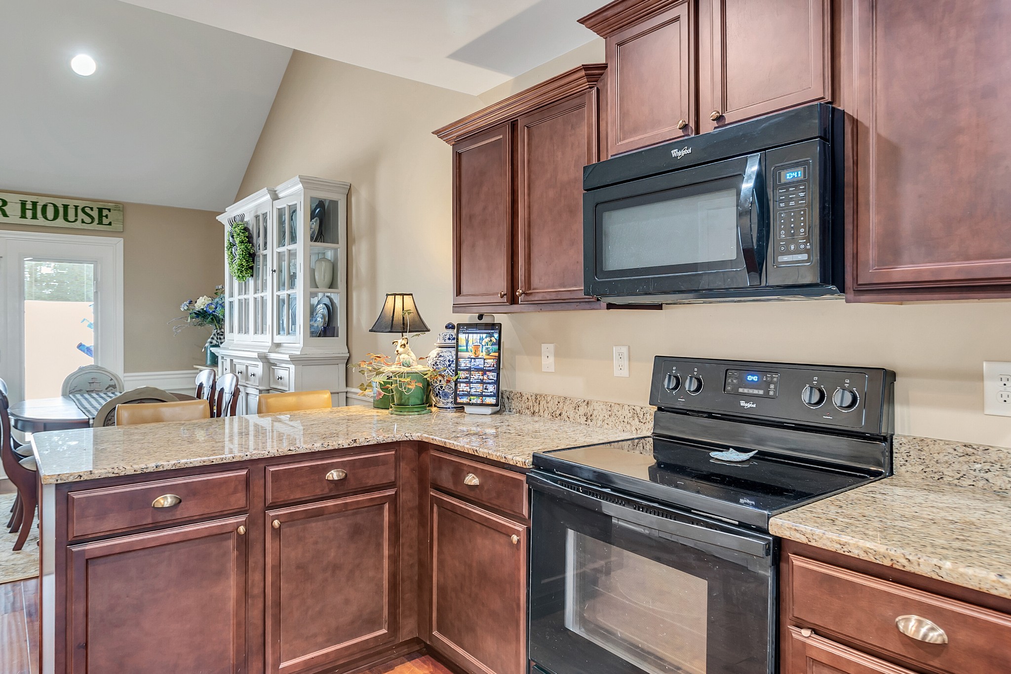 1048 Neeleys Bend