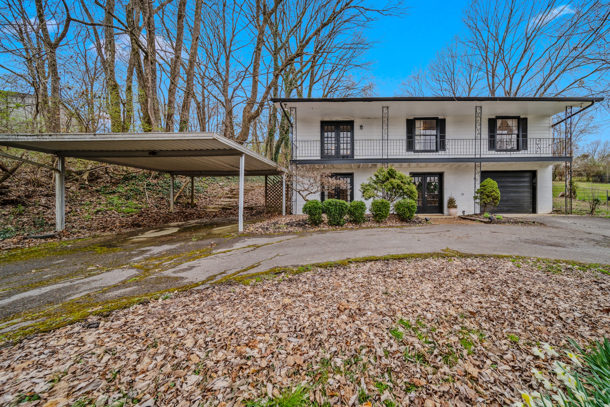585 Hill Creek Dr