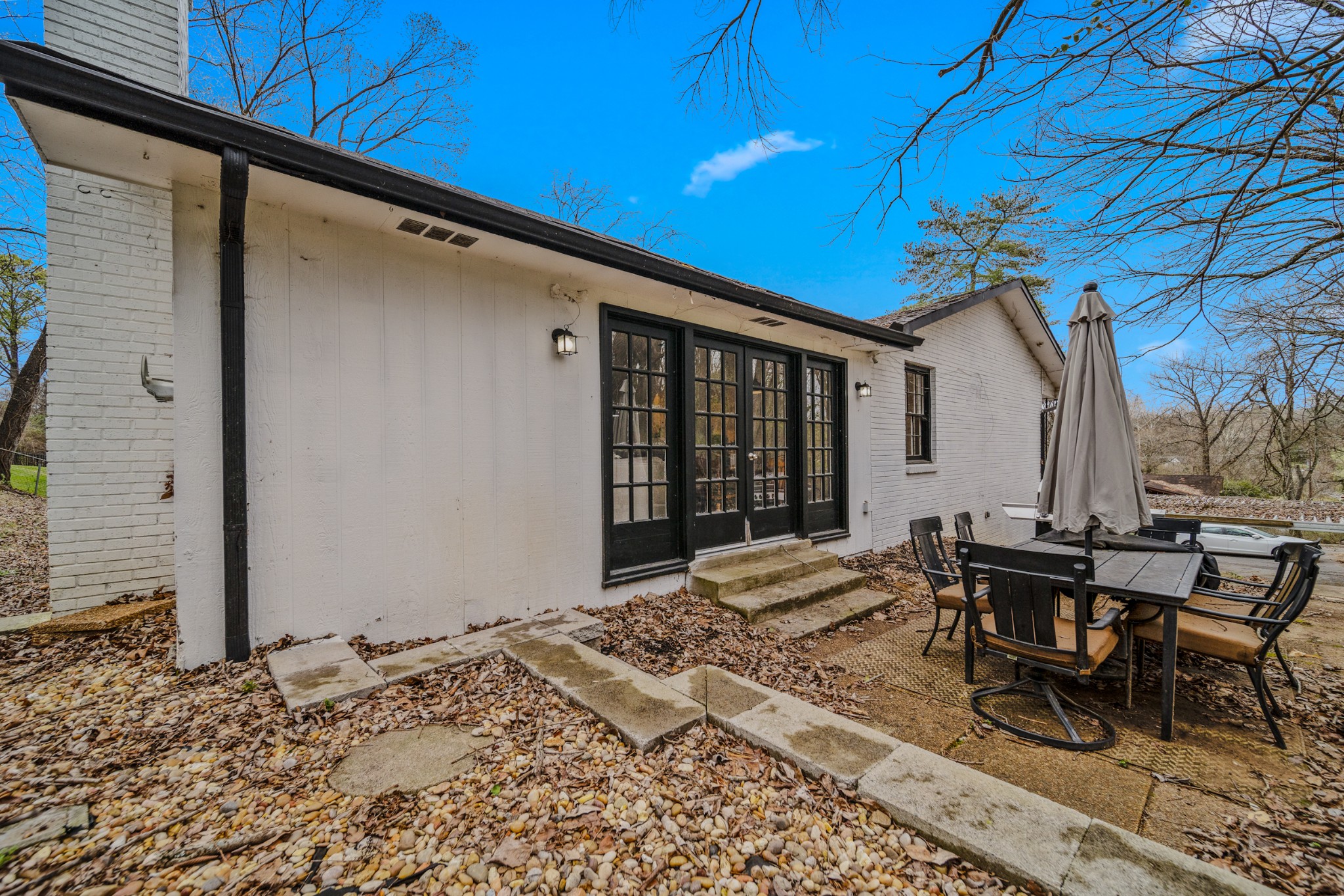 585 Hill Creek Dr