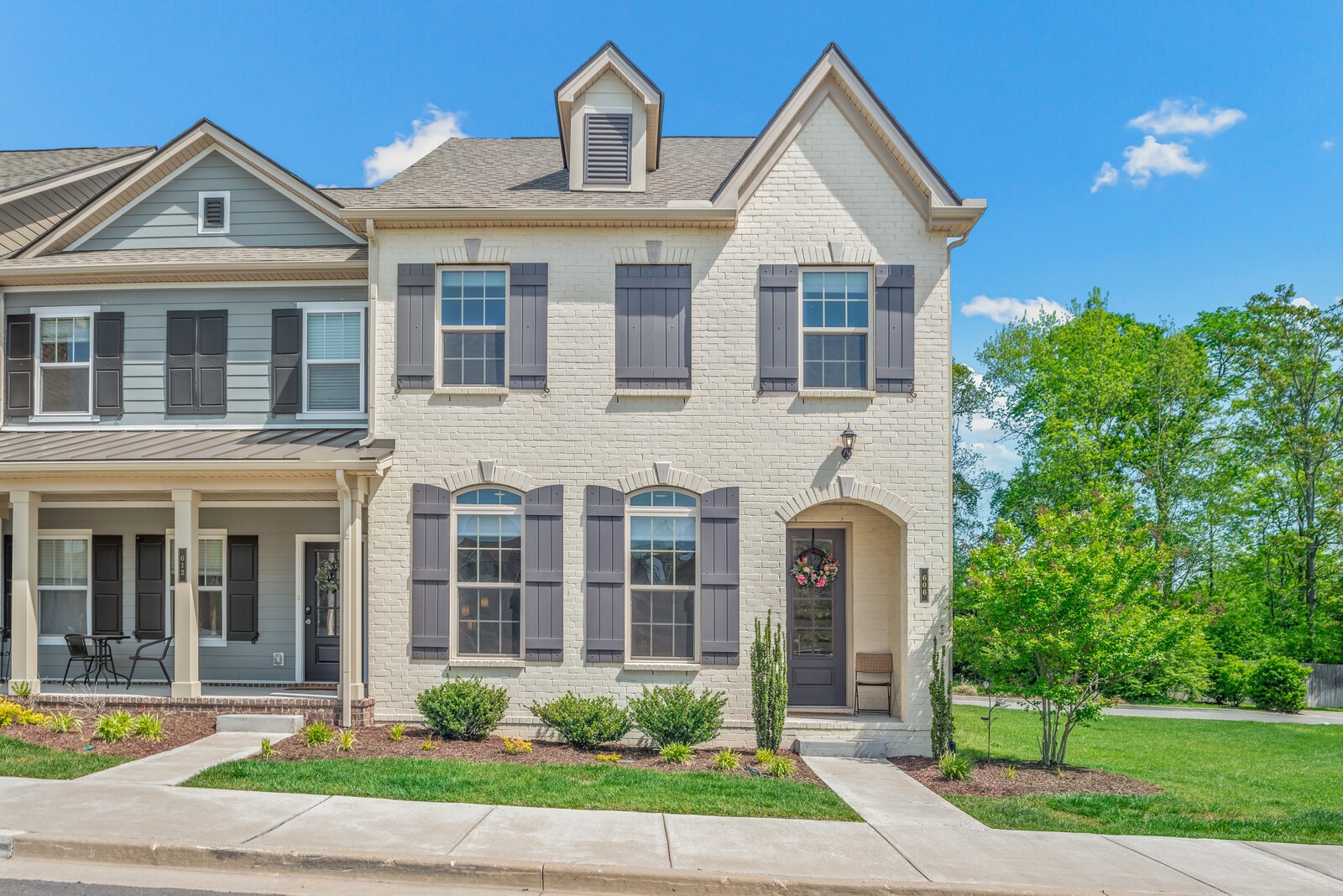 606 Vintage Green Ln