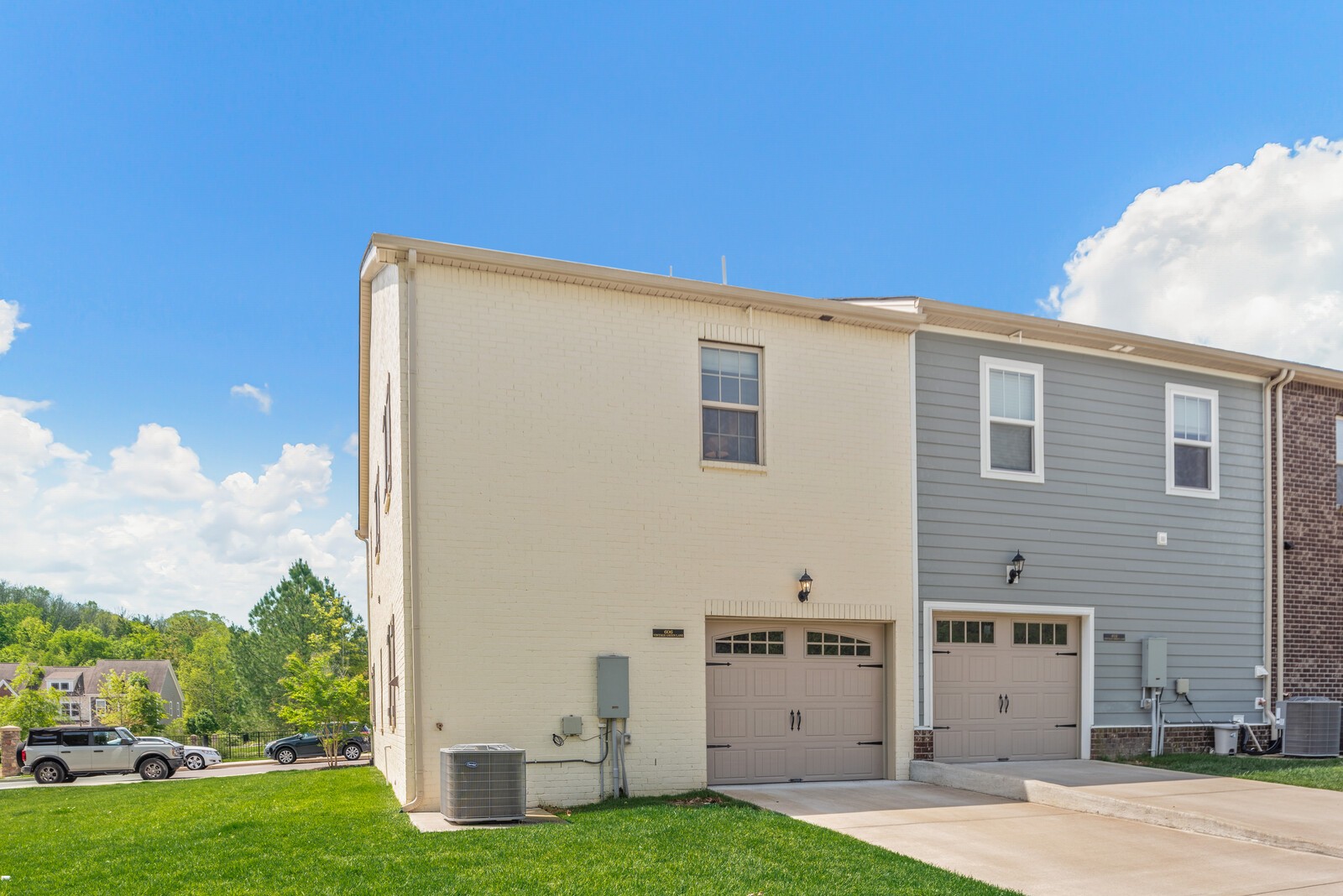 606 Vintage Green Ln