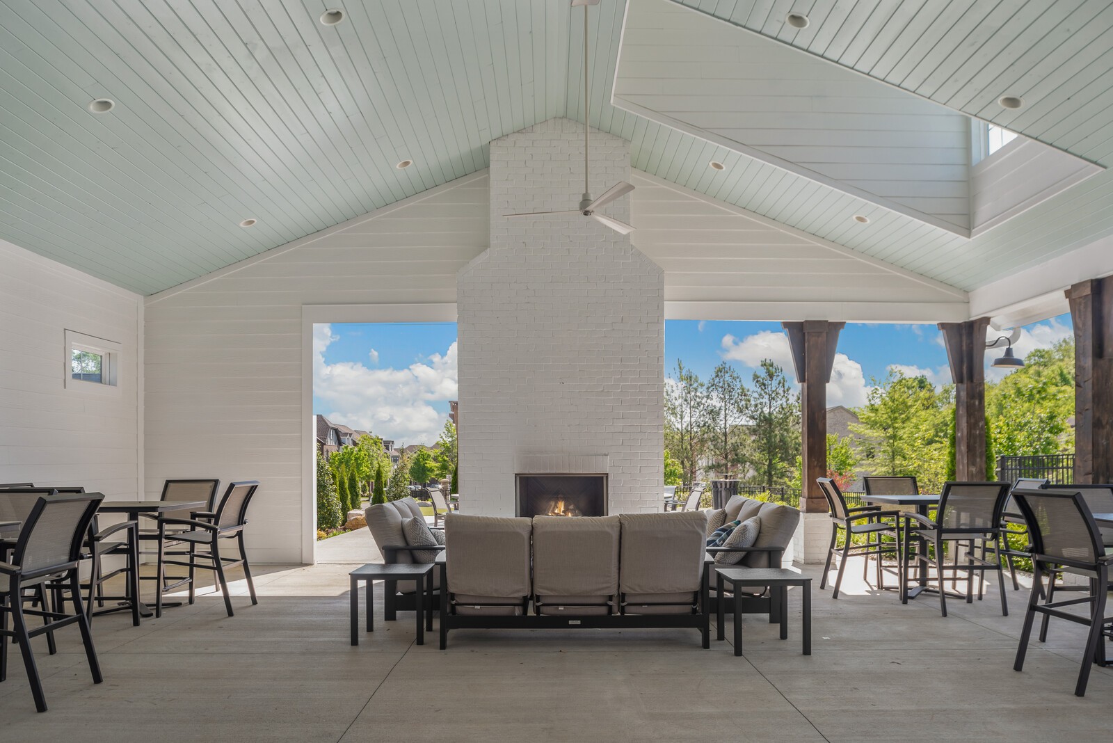 606 Vintage Green Ln