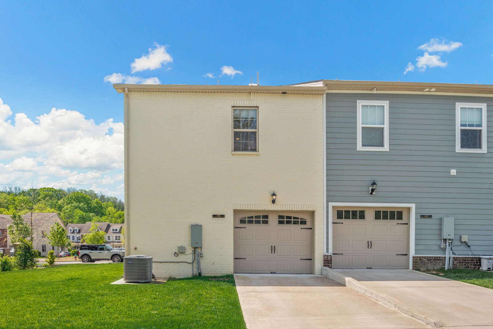 606 Vintage Green Ln