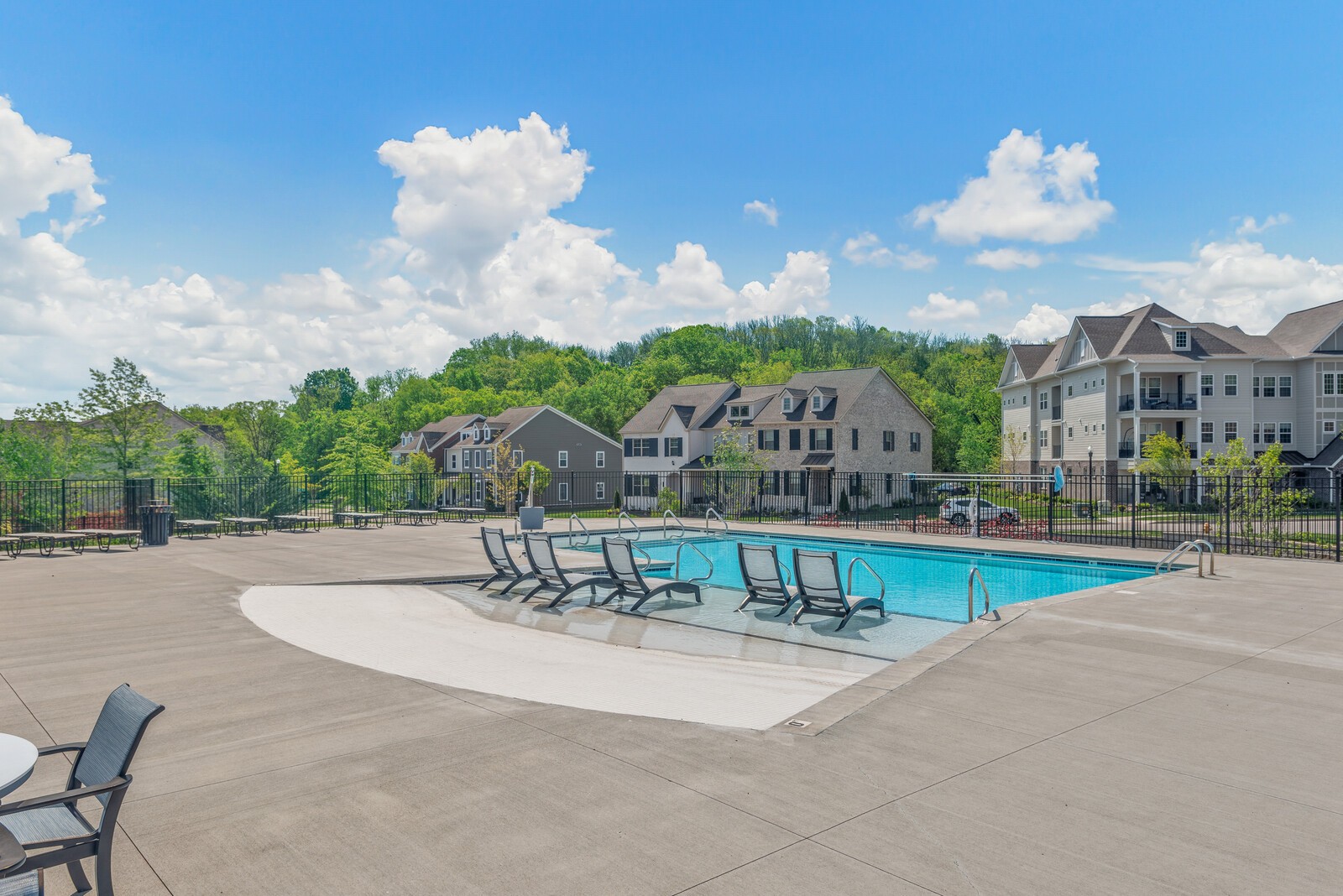606 Vintage Green Ln