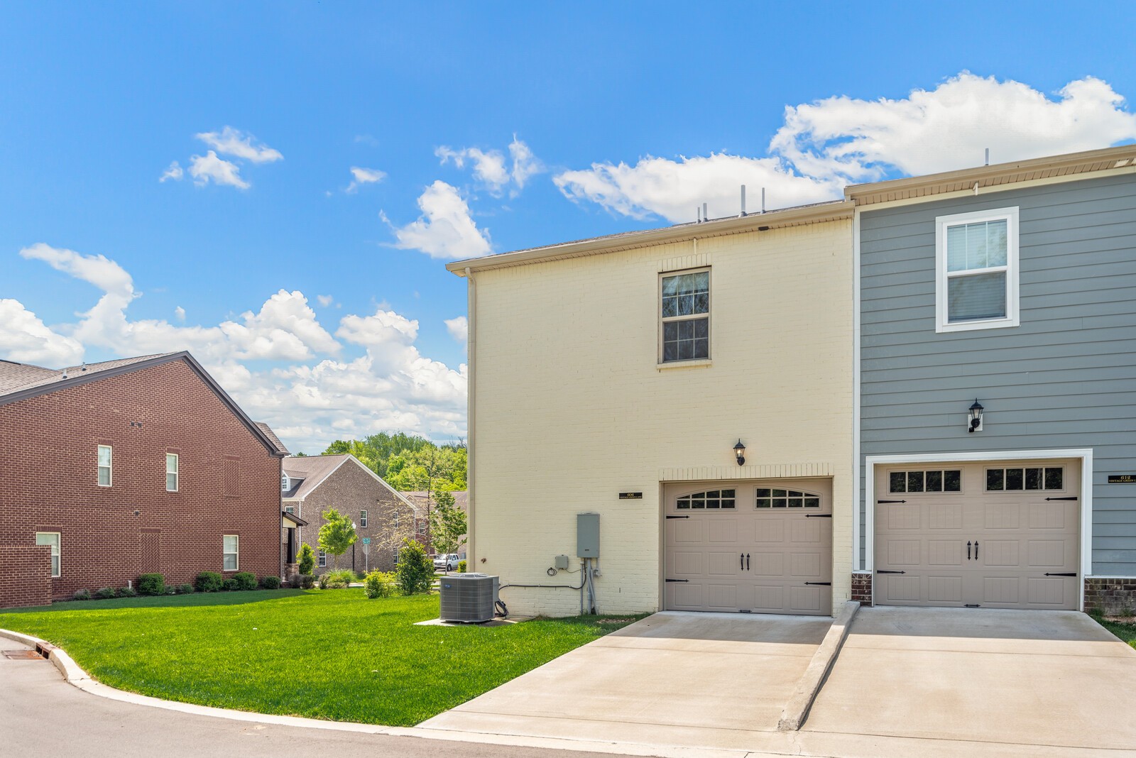 606 Vintage Green Ln