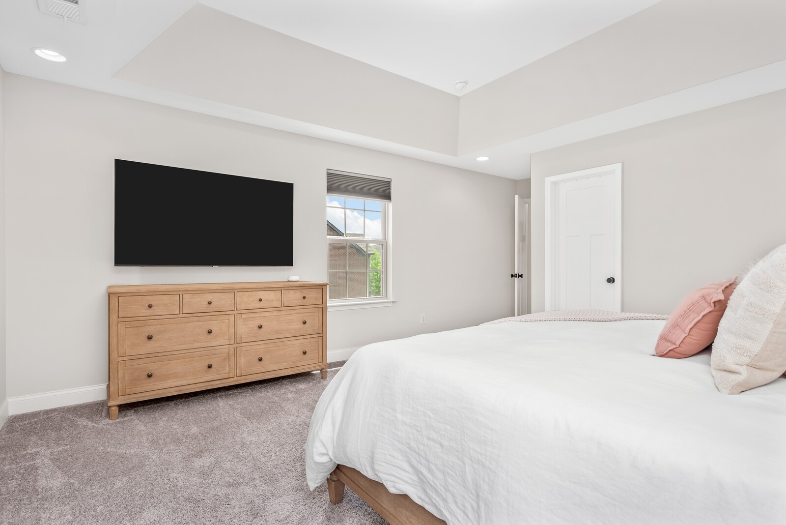 606 Vintage Green Ln