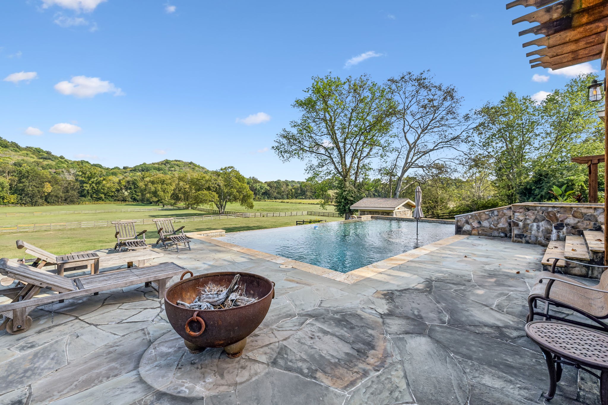 2864 Sawyer Bend Rd