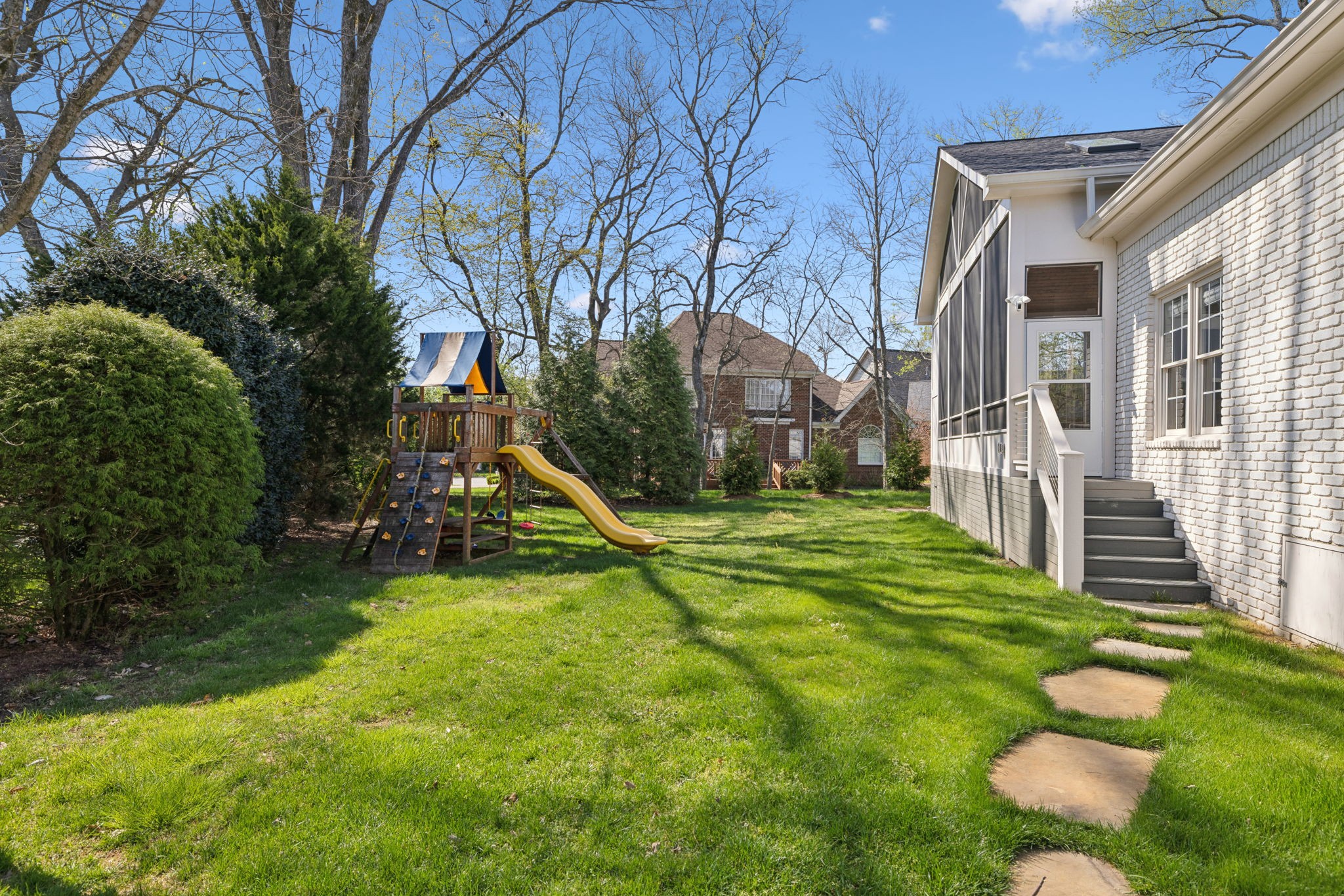 833 Walden Dr
