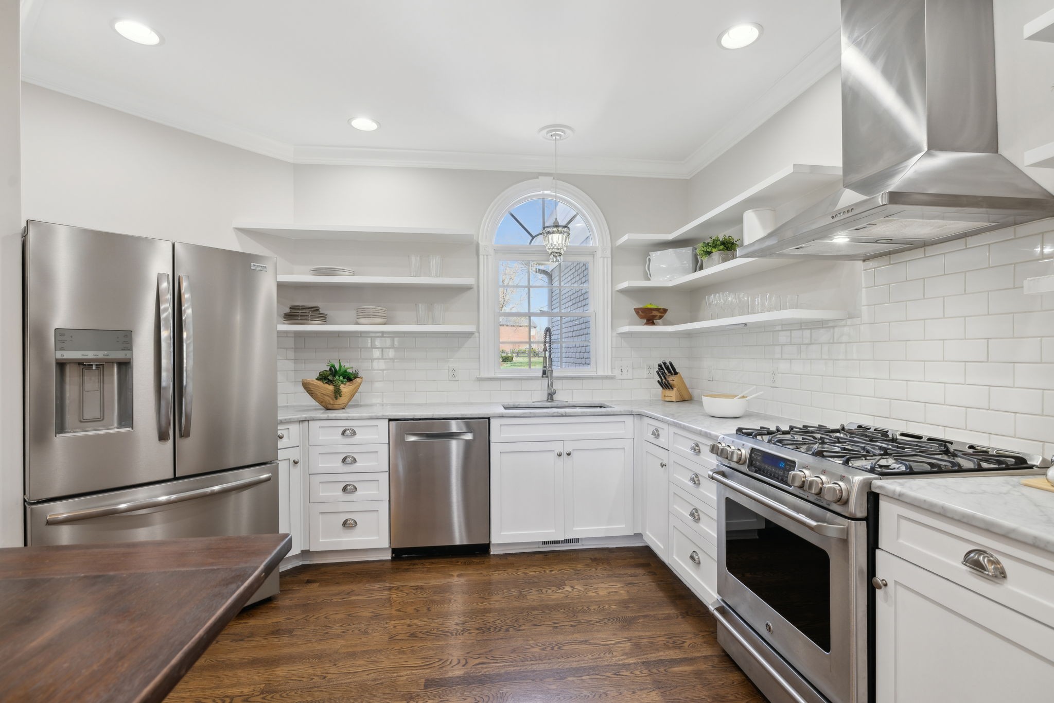 833 Walden Dr