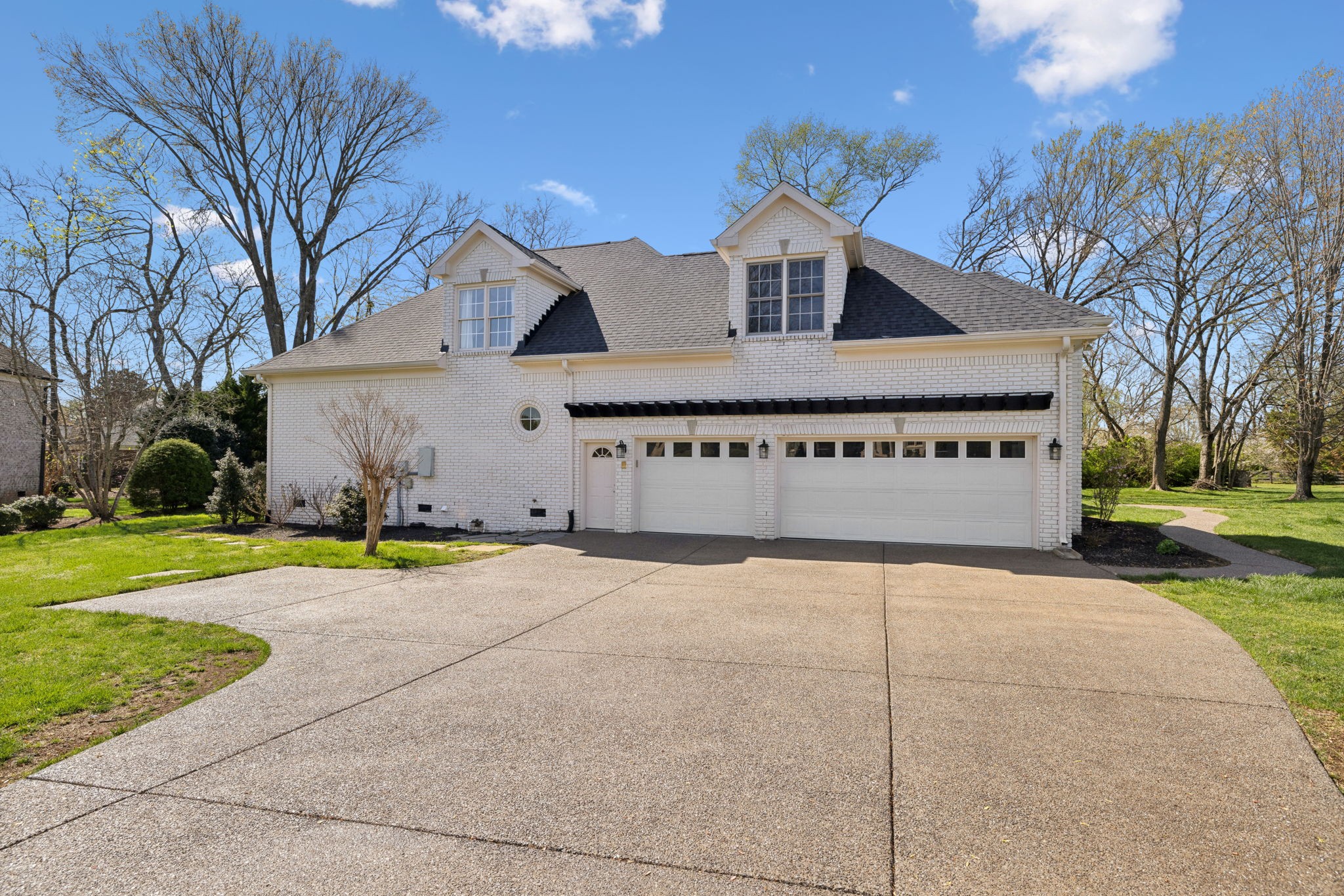 833 Walden Dr