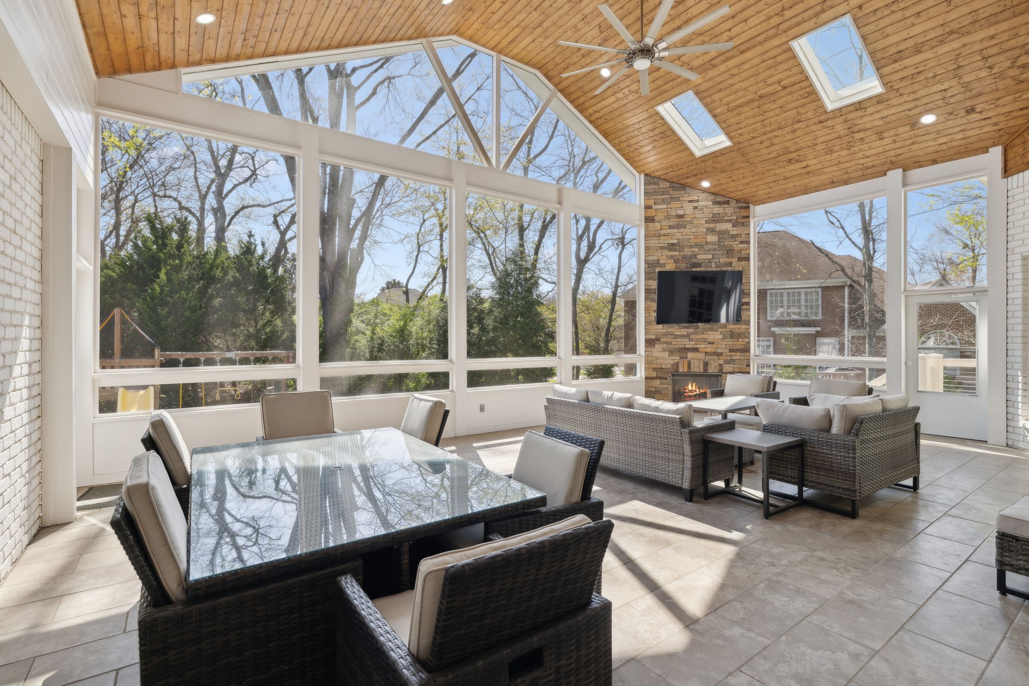 833 Walden Dr