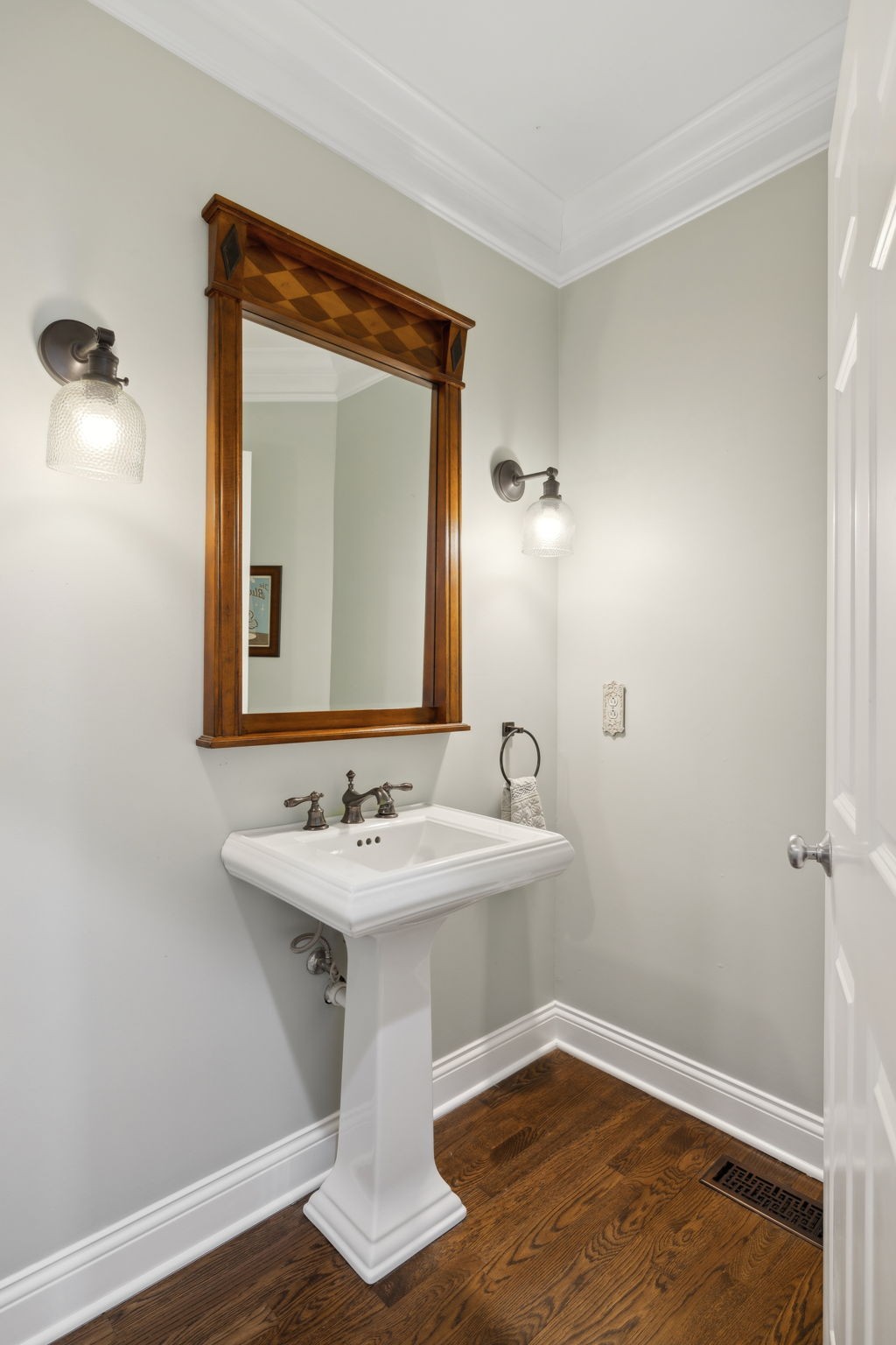 833 Walden Dr