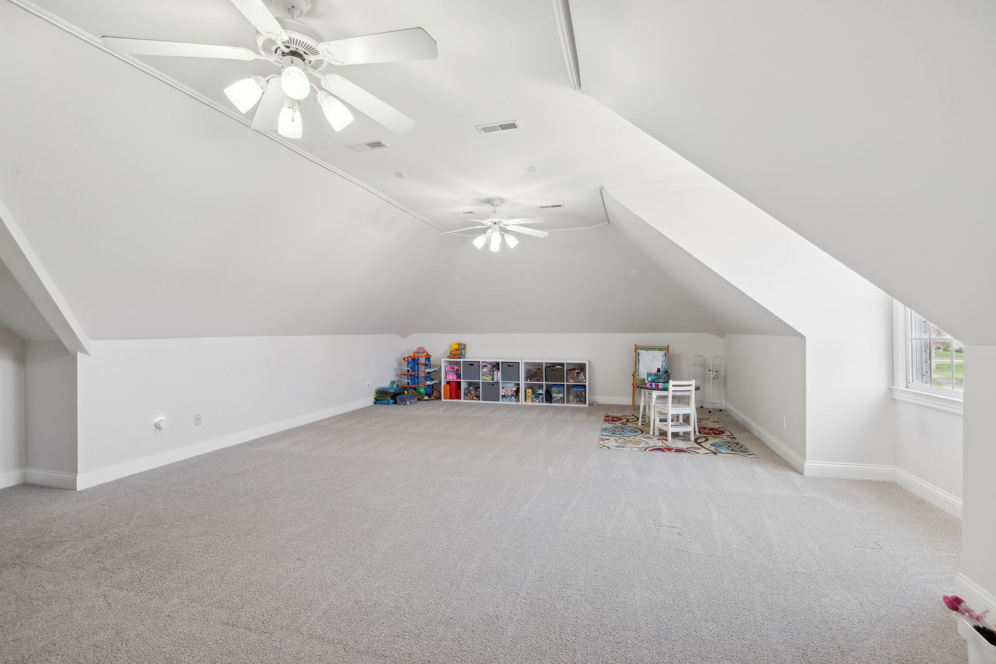833 Walden Dr