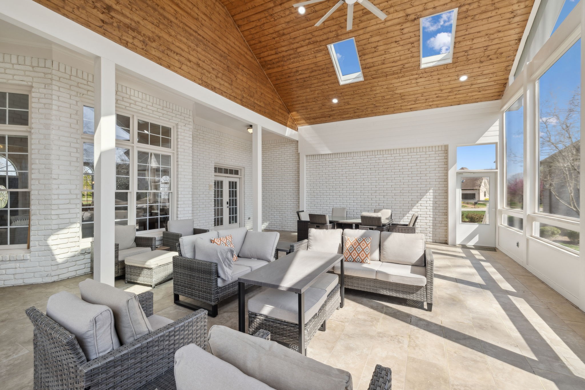 833 Walden Dr