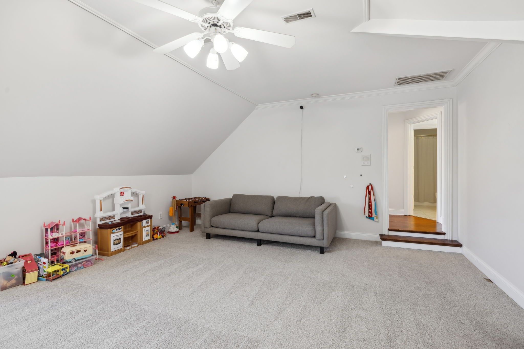 833 Walden Dr