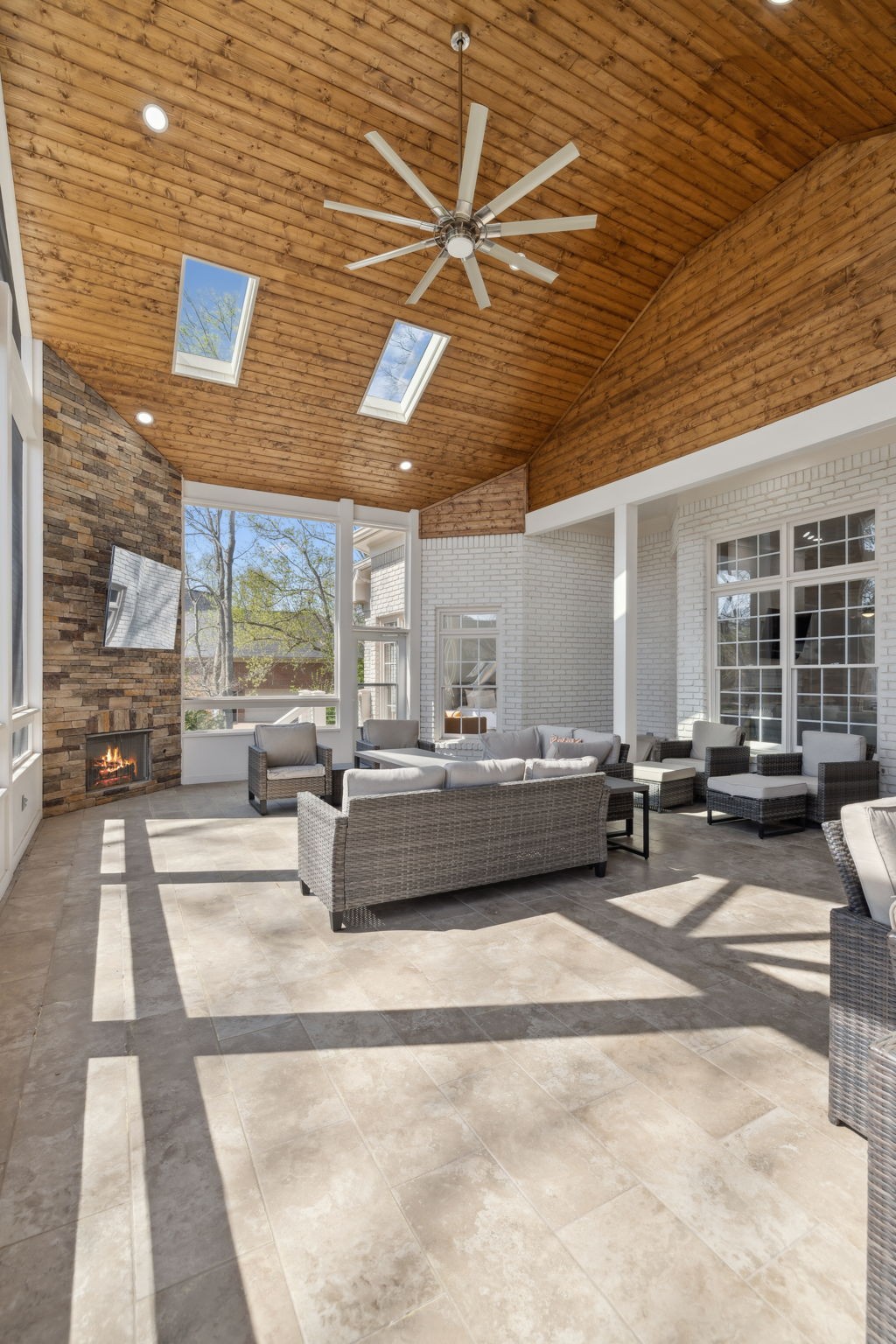 833 Walden Dr