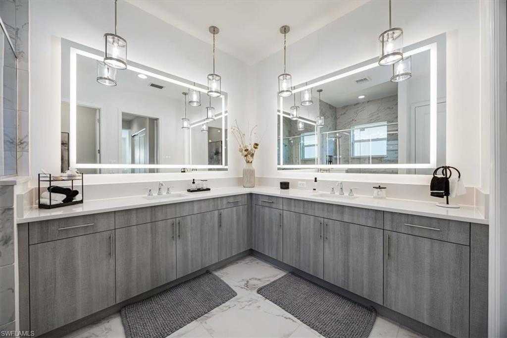 12452 Violet LN