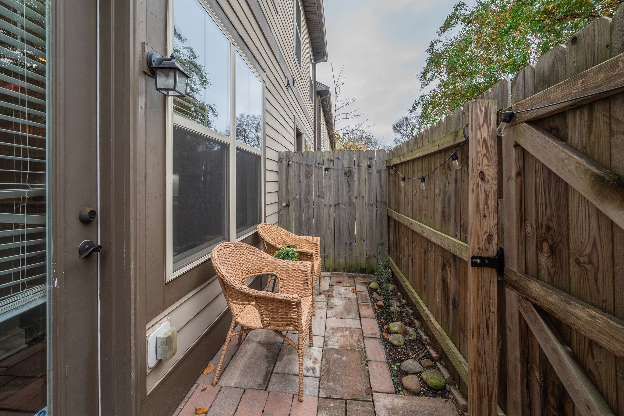 1106 Stratford Ave Unit: 3