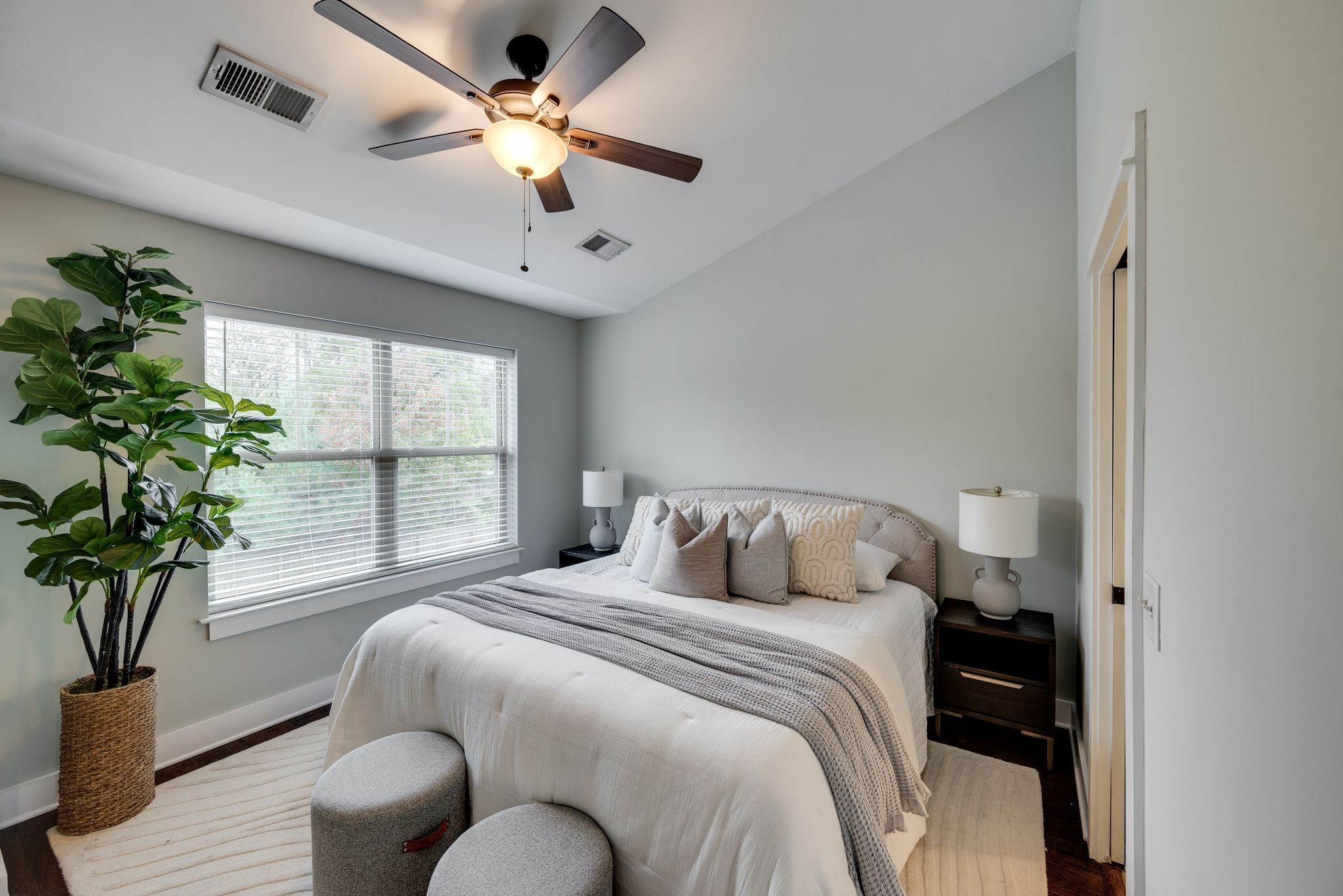 1106 Stratford Ave Unit: 3