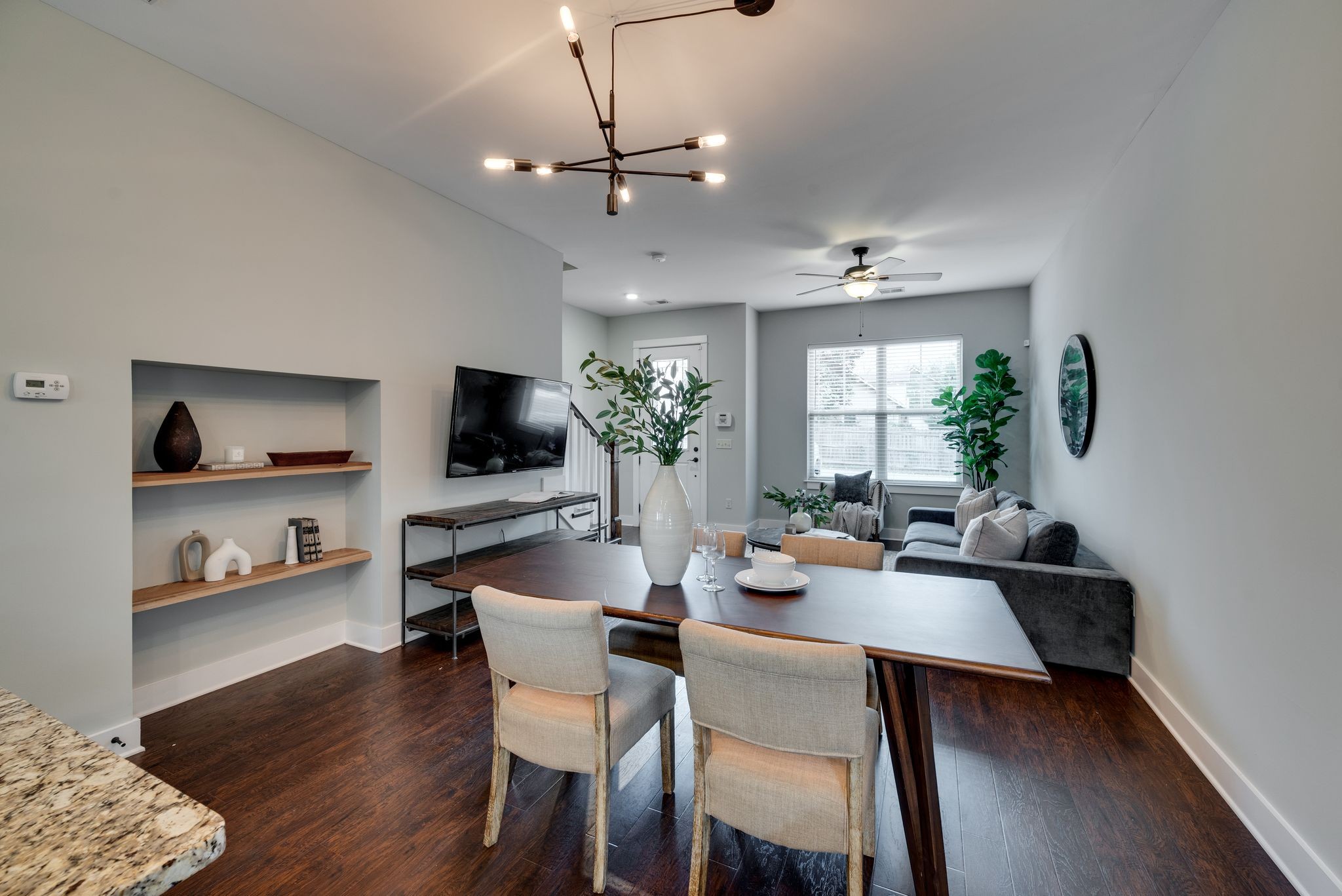 1106 Stratford Ave Unit: 3