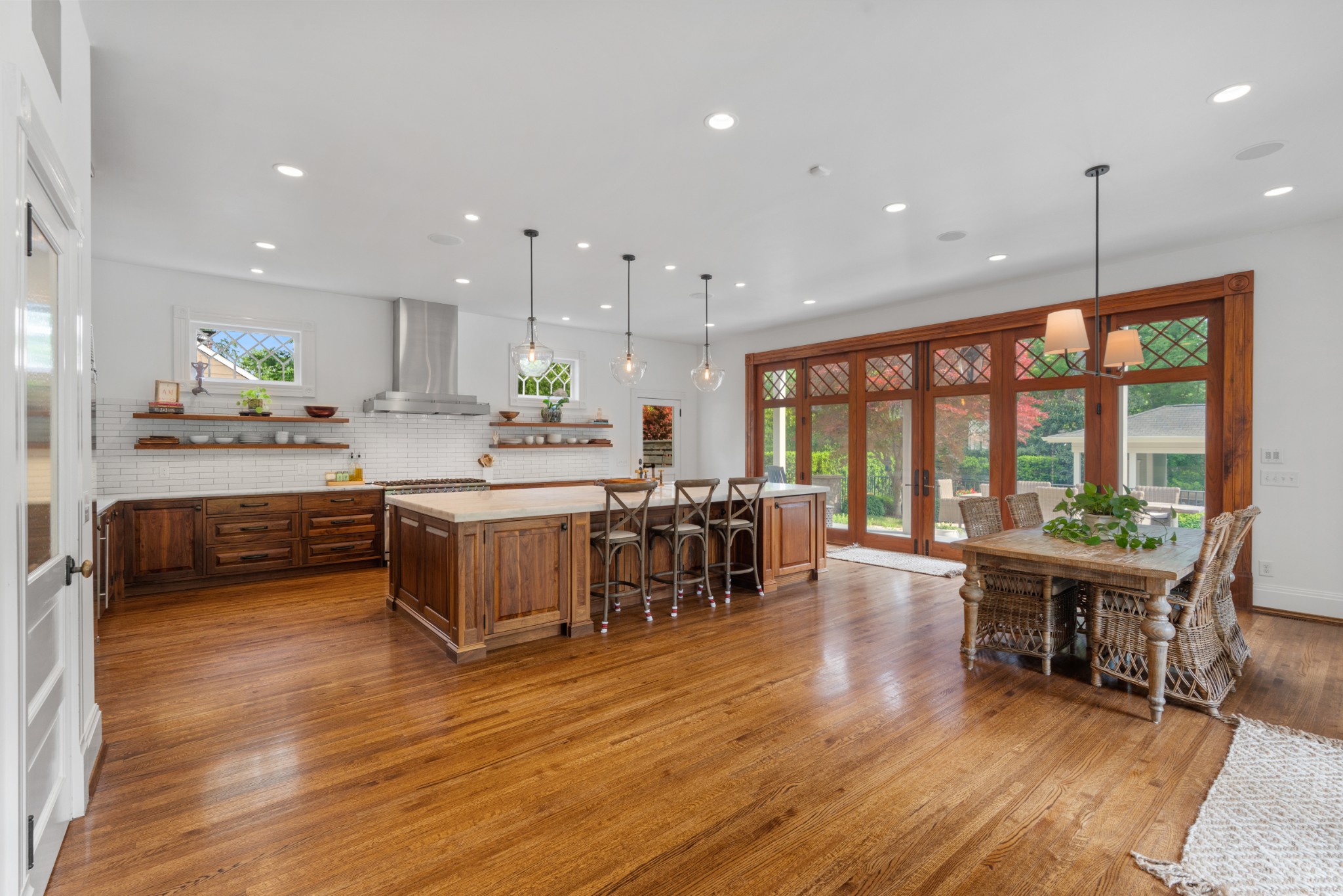 1015 Clifton Ln