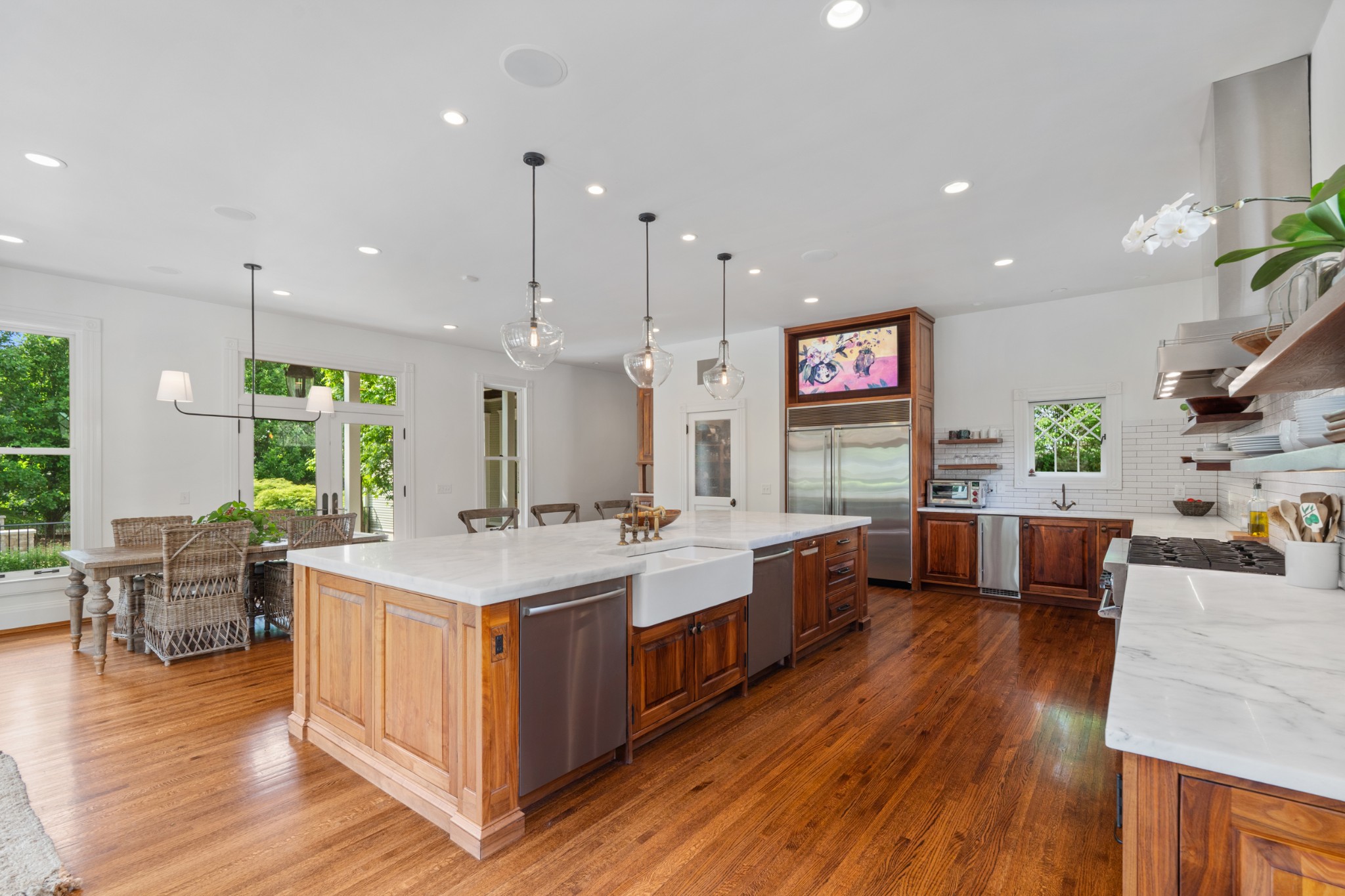 1015 Clifton Ln