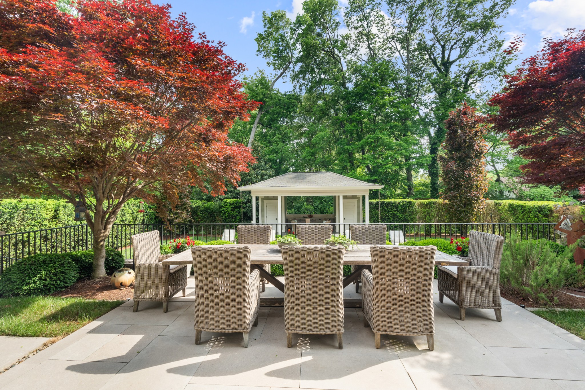 1015 Clifton Ln
