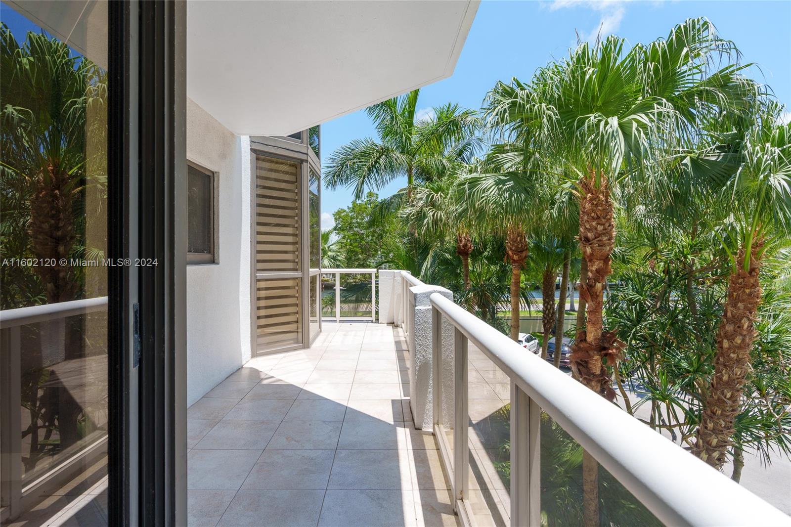 3600 Yacht Club Dr # 202