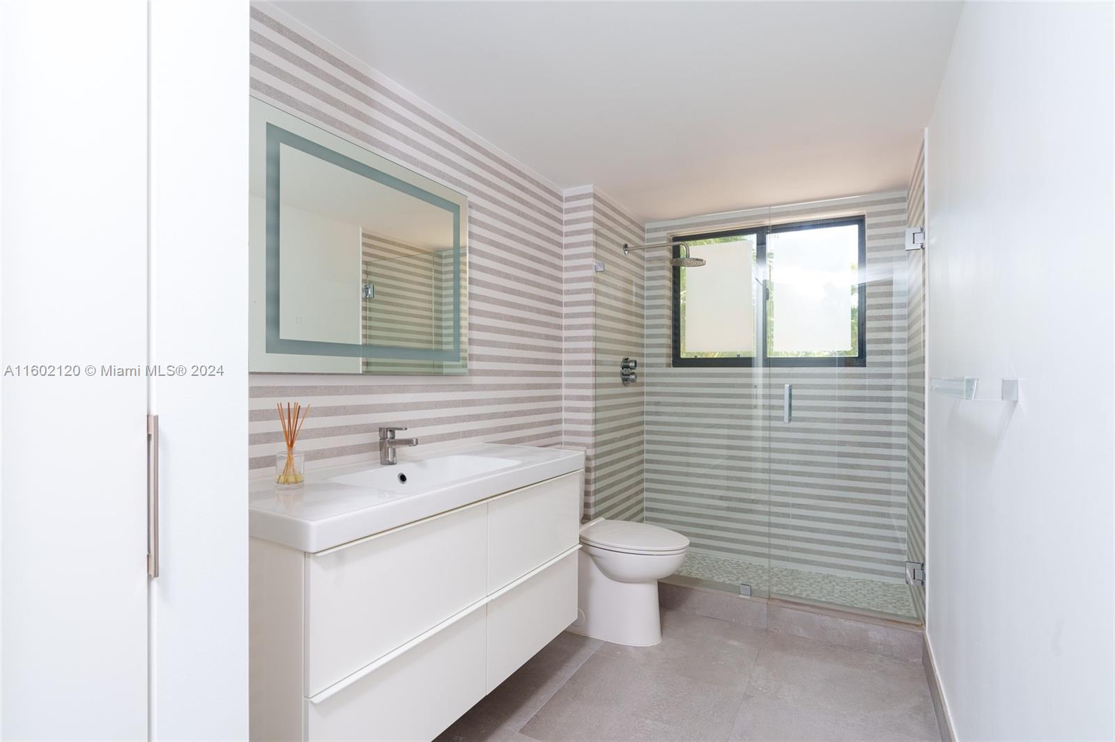 3600 Yacht Club Dr # 202