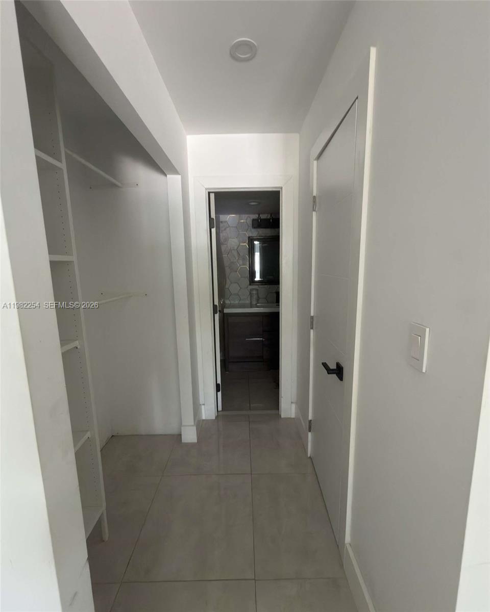 2851 NE 183rd St # 212E