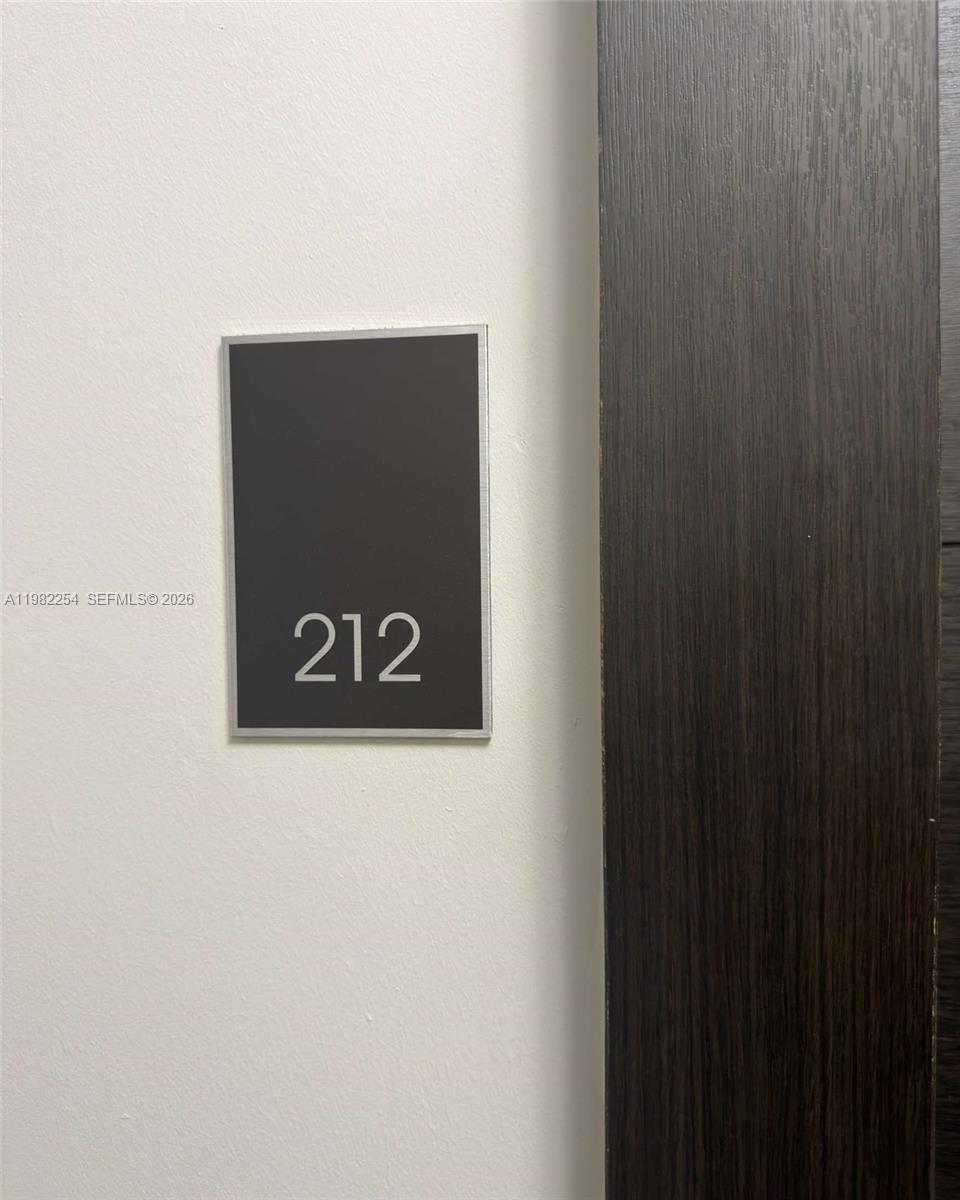 2851 NE 183rd St # 212E