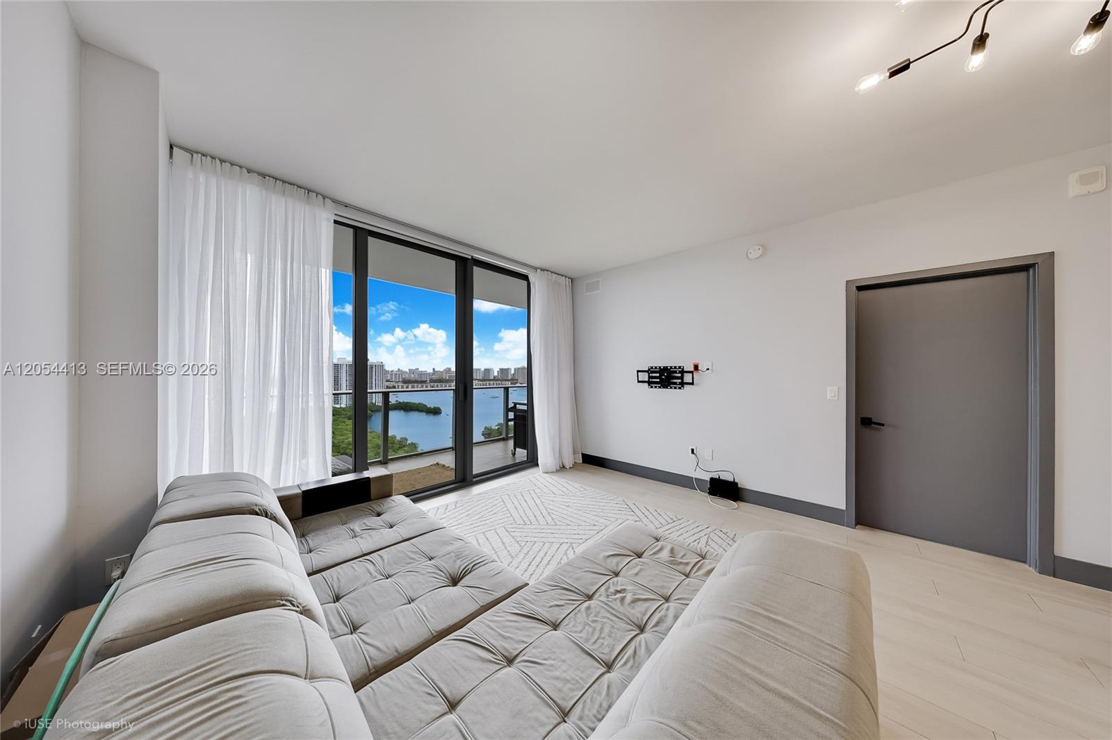 16385 Biscayne Blvd # 2205